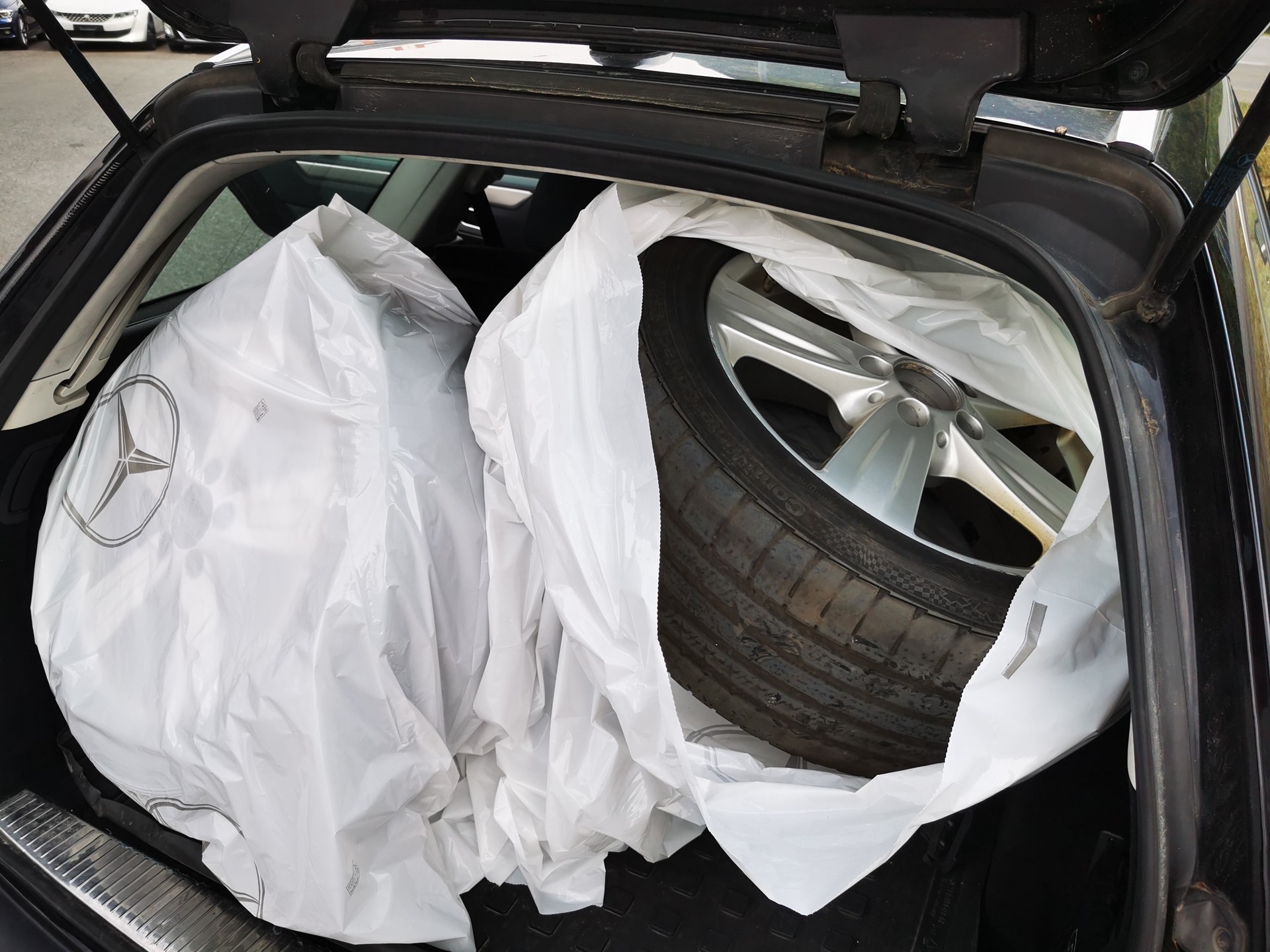MERCEDES-BENZ E 250 BlueTEC 4Matic 7G-Tronic-image-9