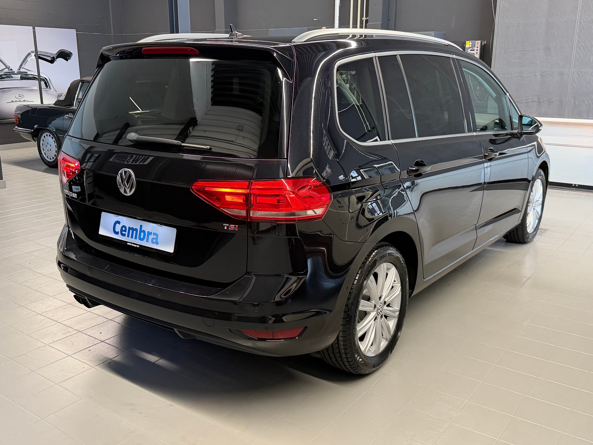 VW Touran 1.4 TSI BlueMotion Technology Highline DSG 7-Sitzer-image-6