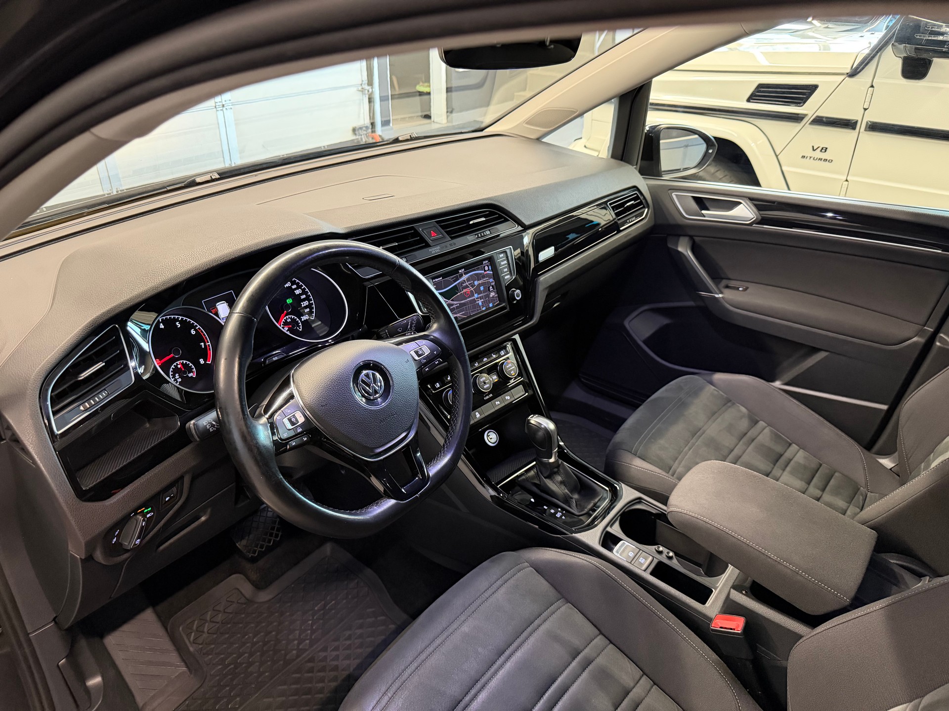 VW Touran 1.4 TSI BlueMotion Technology Highline DSG 7-Sitzer-image-9