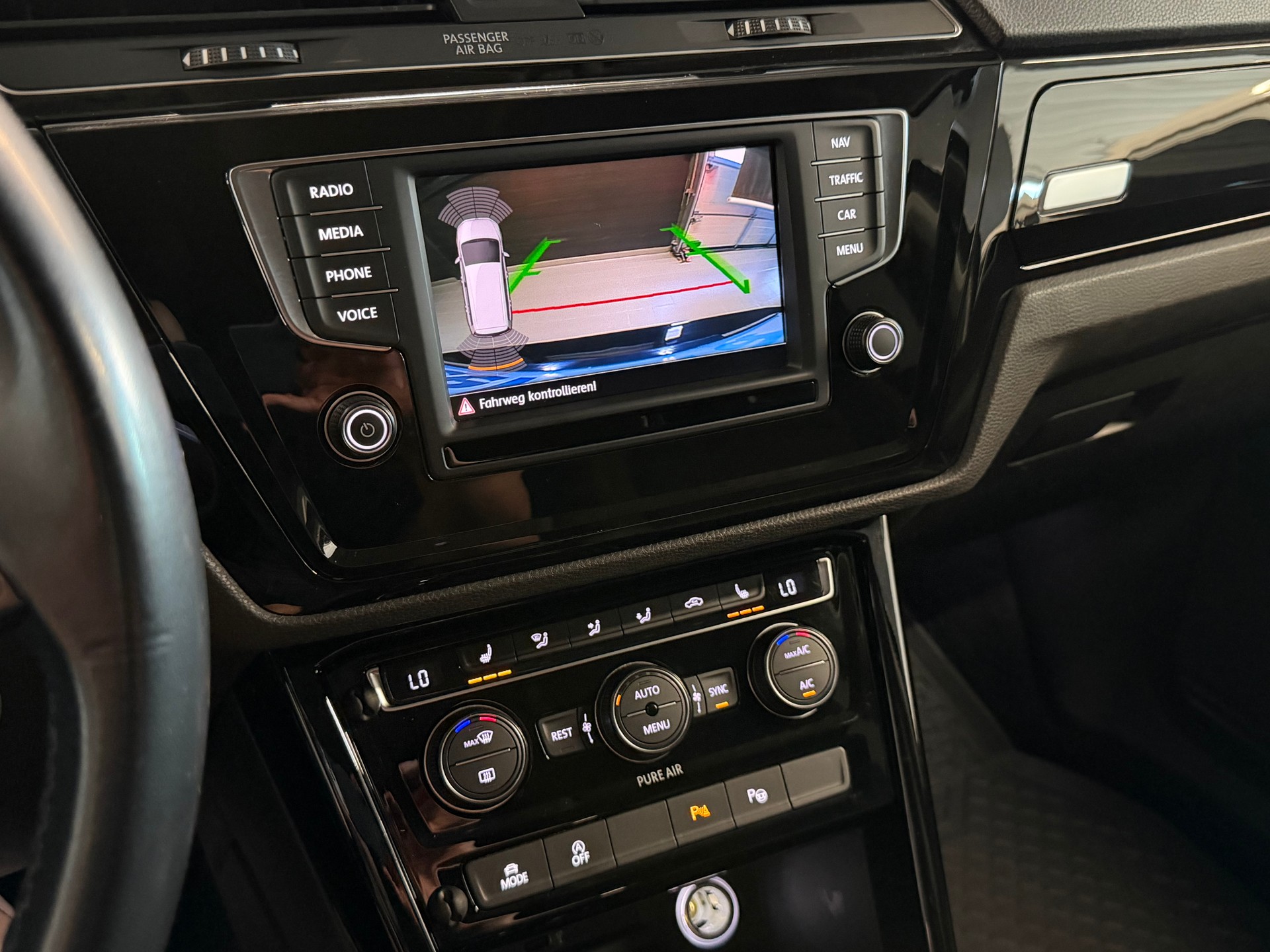 VW Touran 1.4 TSI BlueMotion Technology Highline DSG 7-Sitzer-image-14