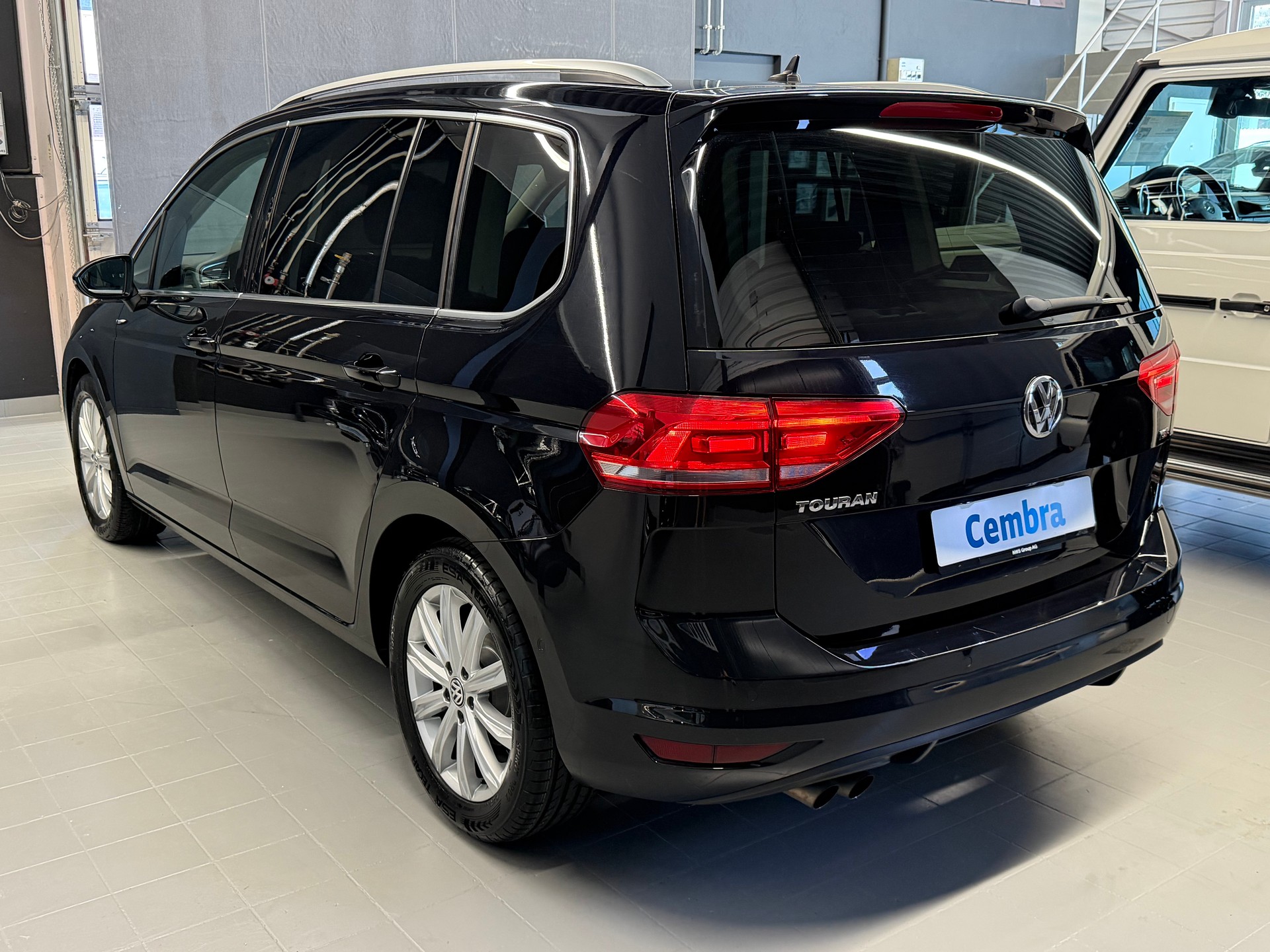 VW Touran 1.4 TSI BlueMotion Technology Highline DSG 7-Sitzer-image-4