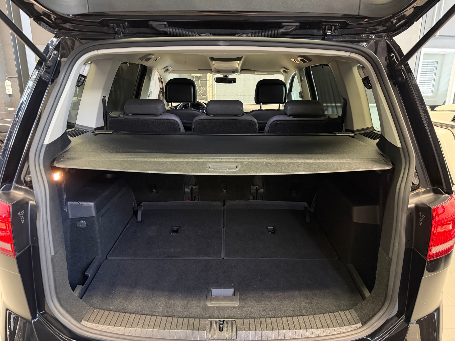 VW Touran 1.4 TSI BlueMotion Technology Highline DSG 7-Sitzer-image-24