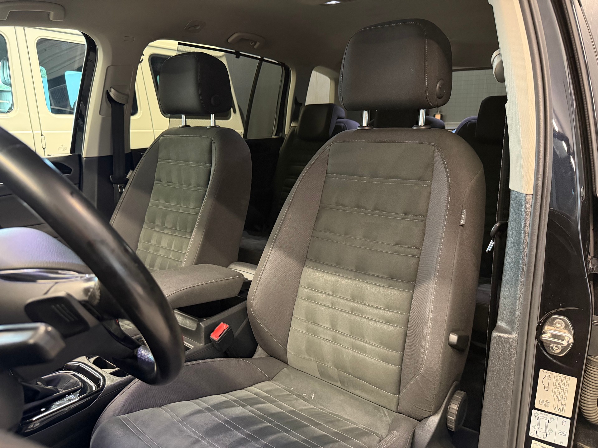 VW Touran 1.4 TSI BlueMotion Technology Highline DSG 7-Sitzer-image-10