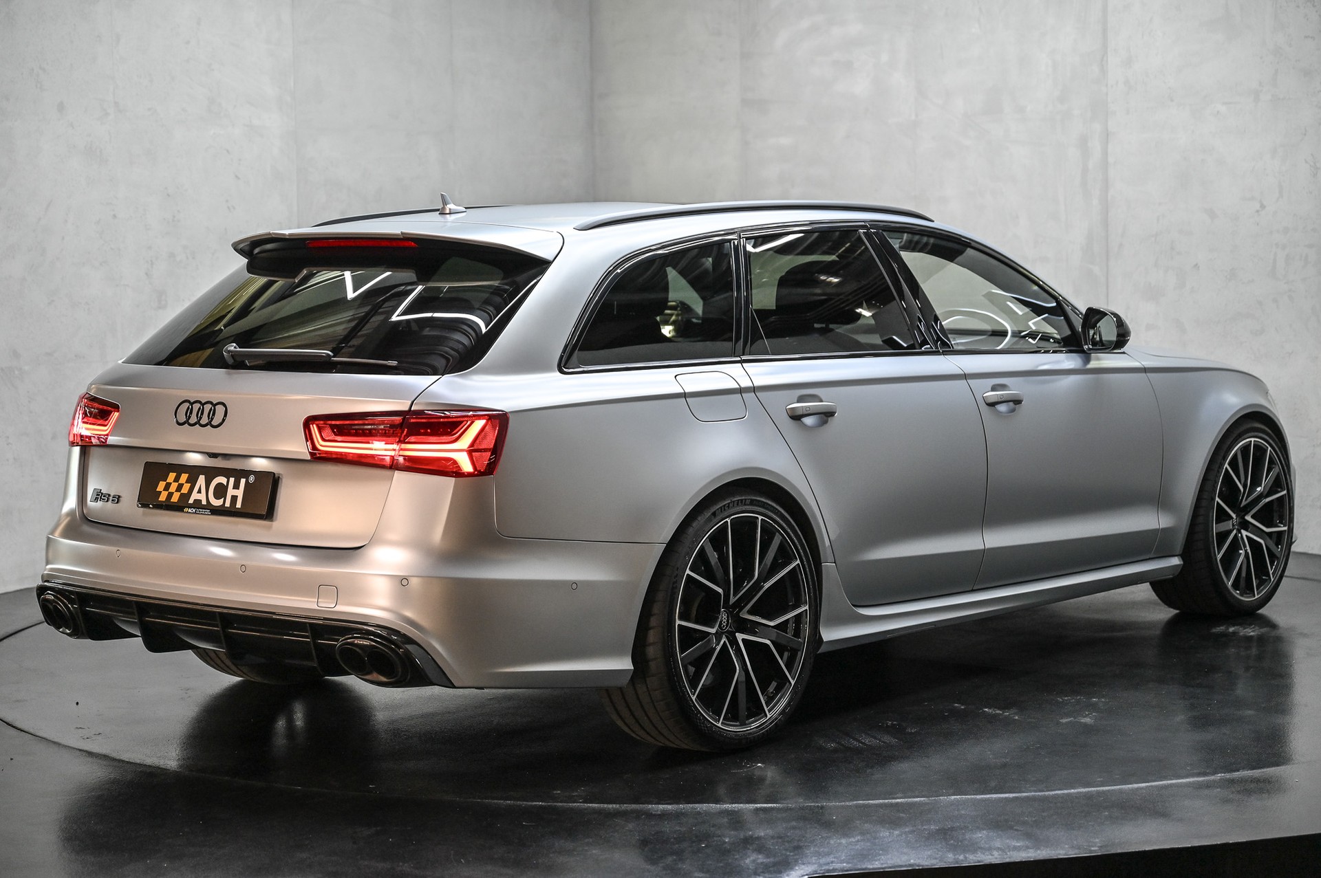 AUDI RS6 Avant 4.0 TFSI V8 performance quattro-image-8