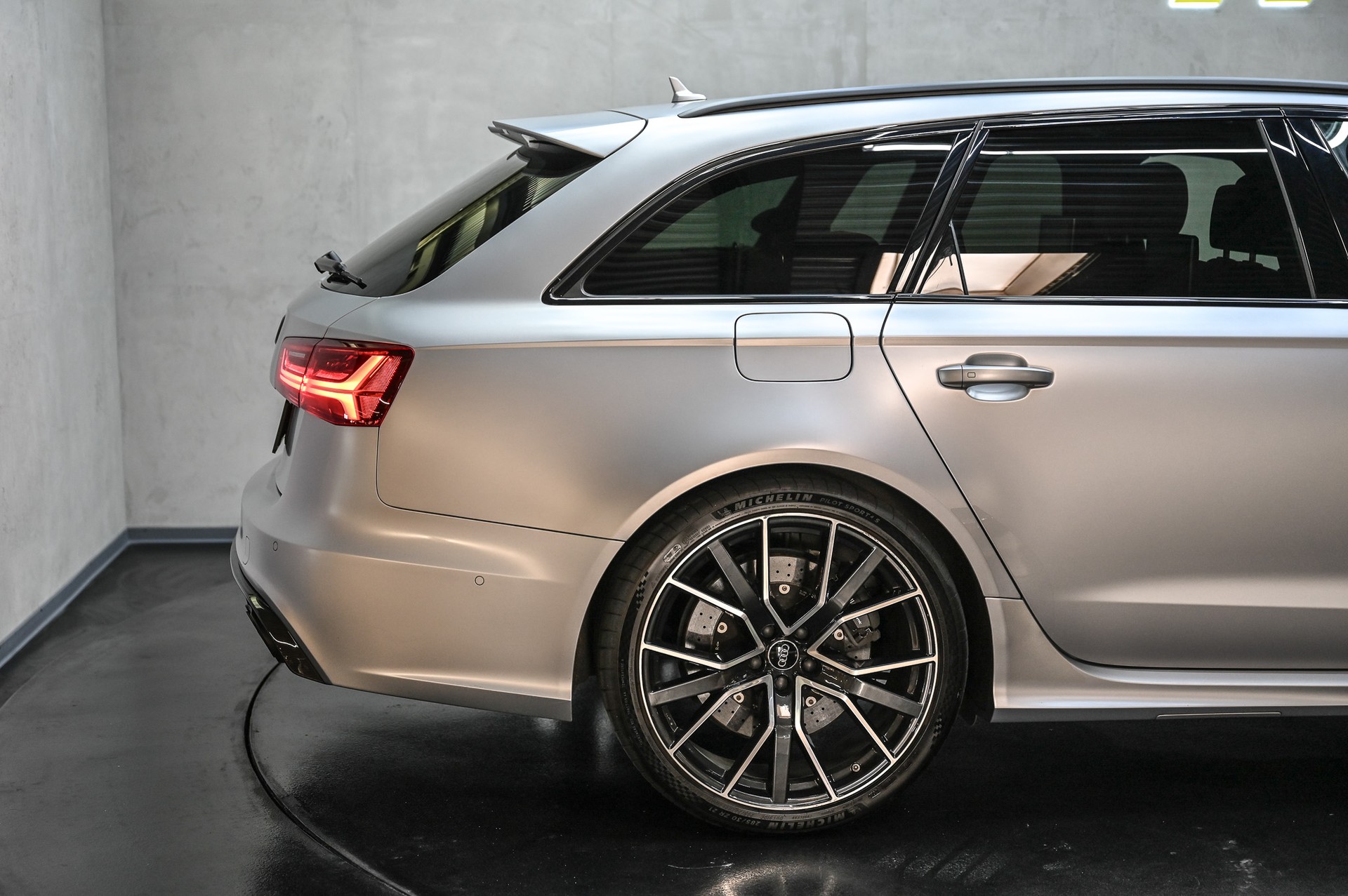 AUDI RS6 Avant 4.0 TFSI V8 performance quattro-image-12