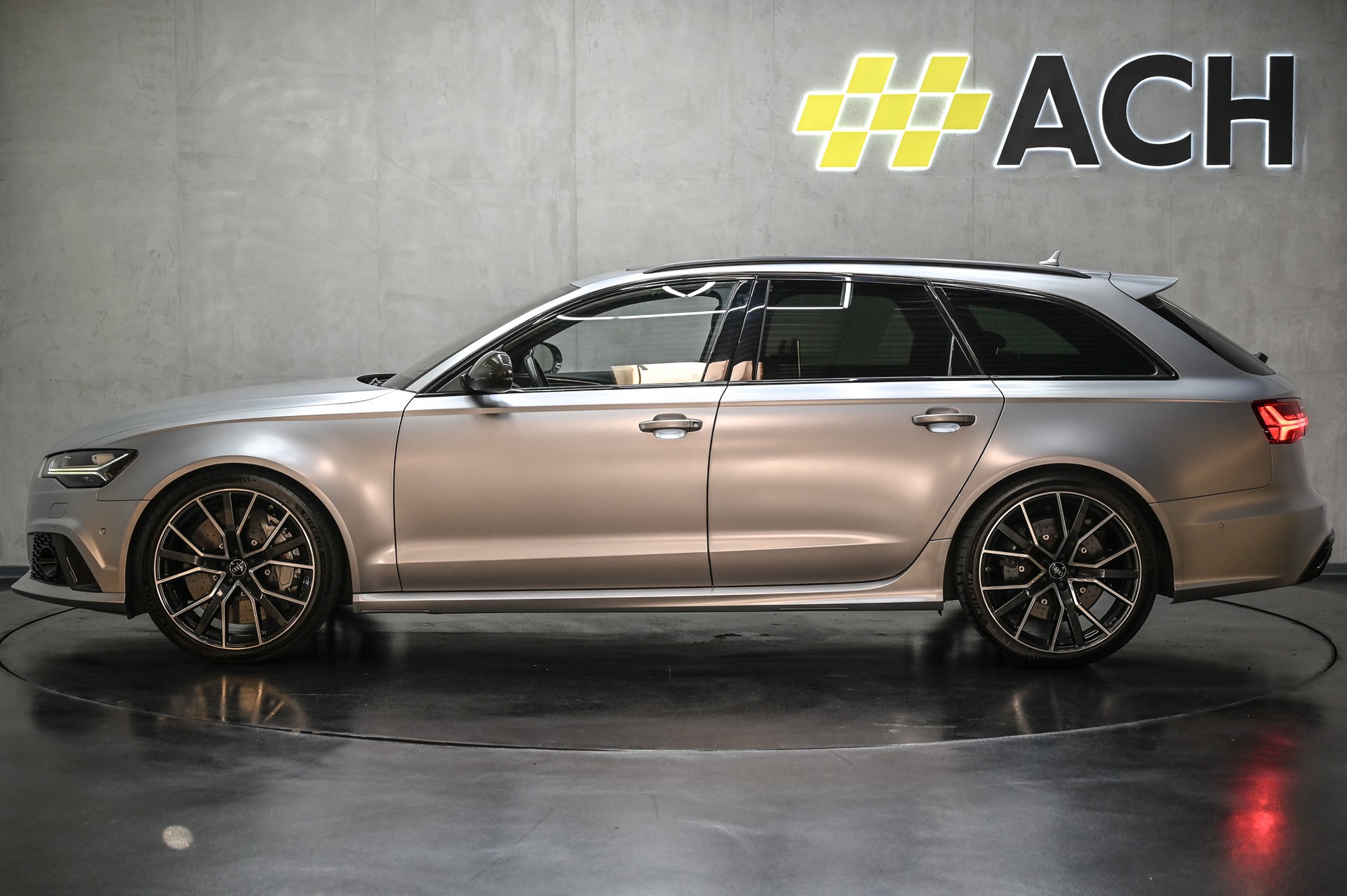 AUDI RS6 Avant 4.0 TFSI V8 performance quattro-image-4