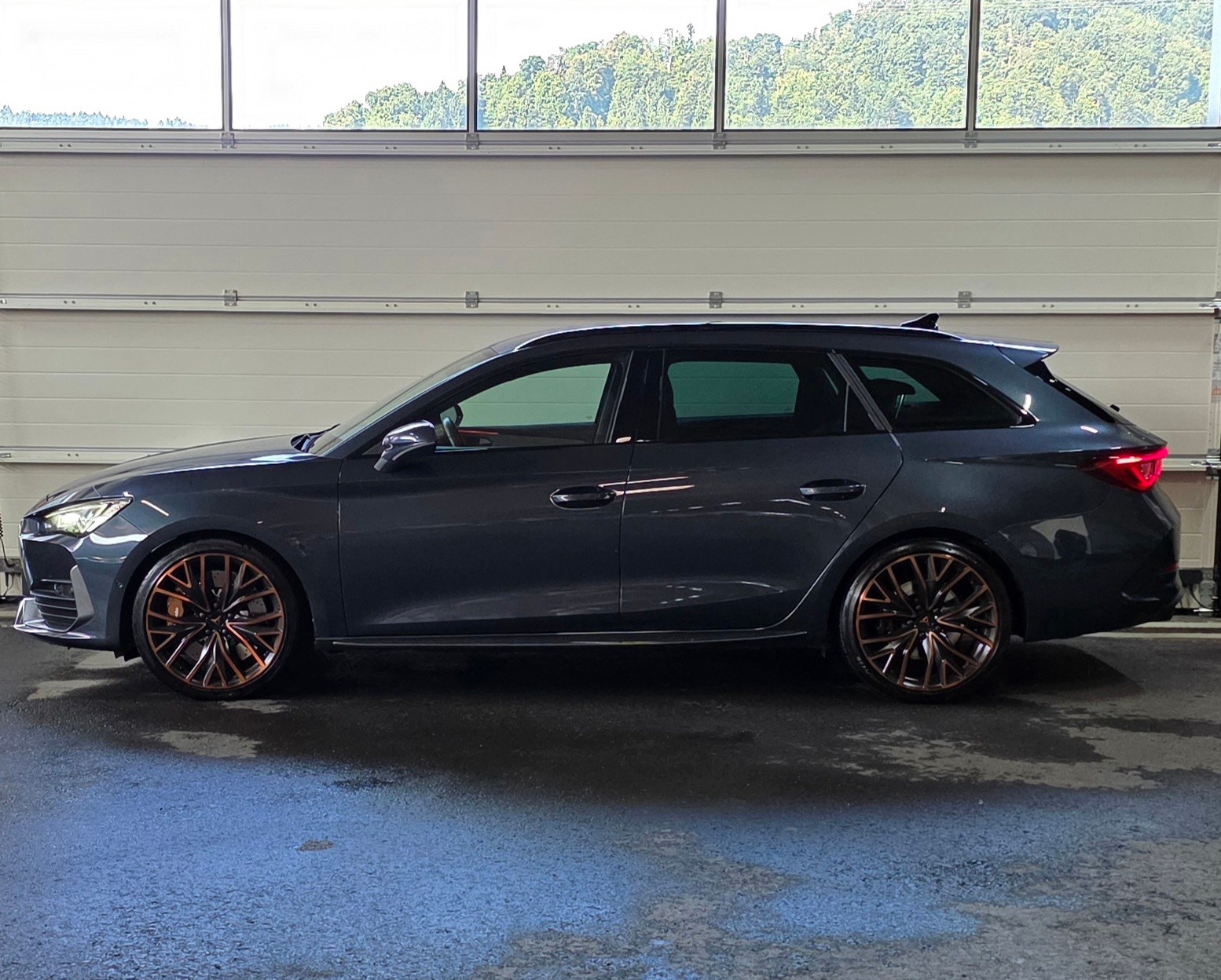 CUPRA LEON ST 2.0 TSI VZ DSG 4Drive *Anhängerkupplung*Spurhalte-&AbstandsAssistent*Rückfahrkamera*Ambientebeleuchtung*-showroom-element-1
