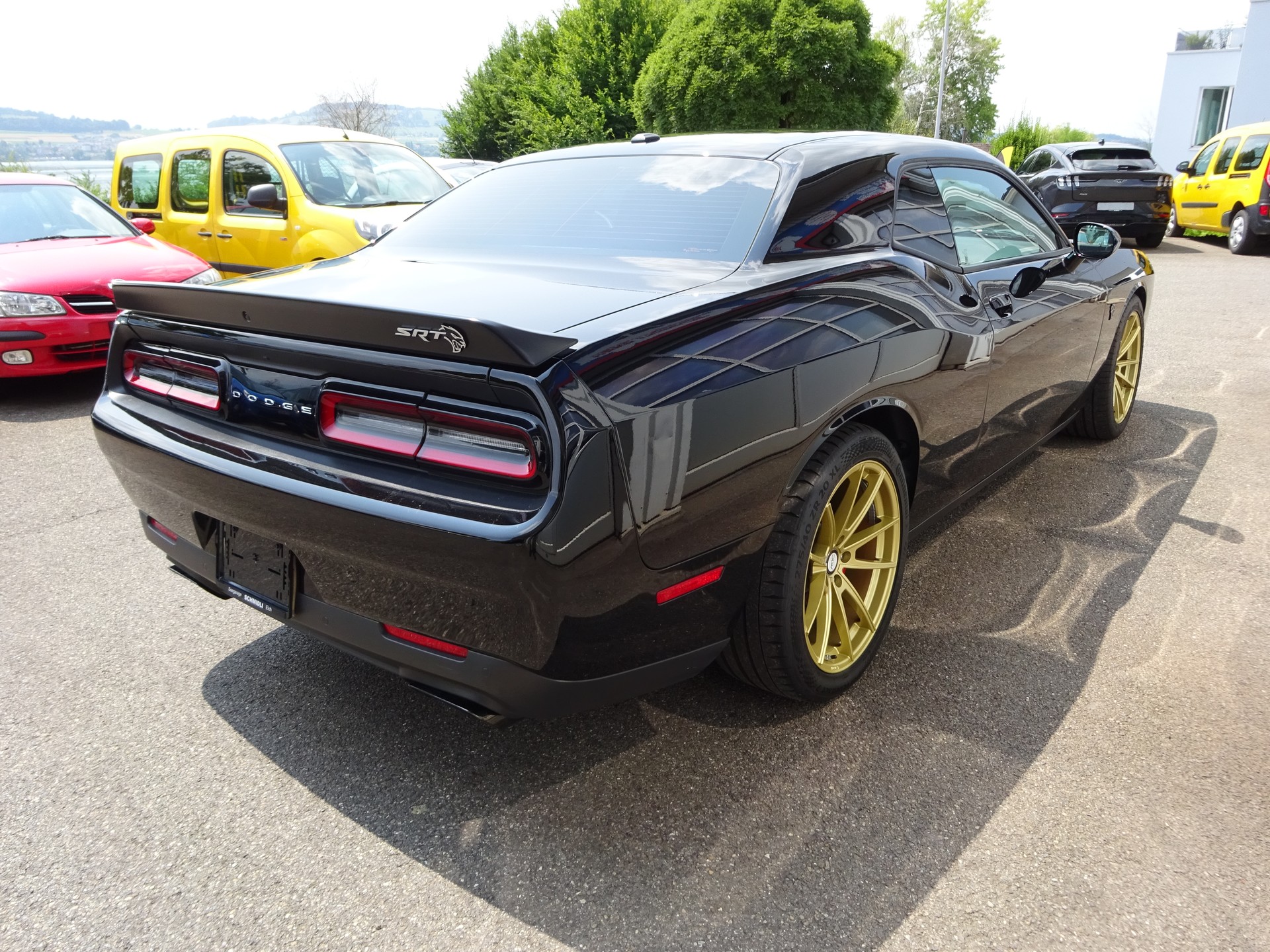 DODGE Hellcat-showroom-element-2