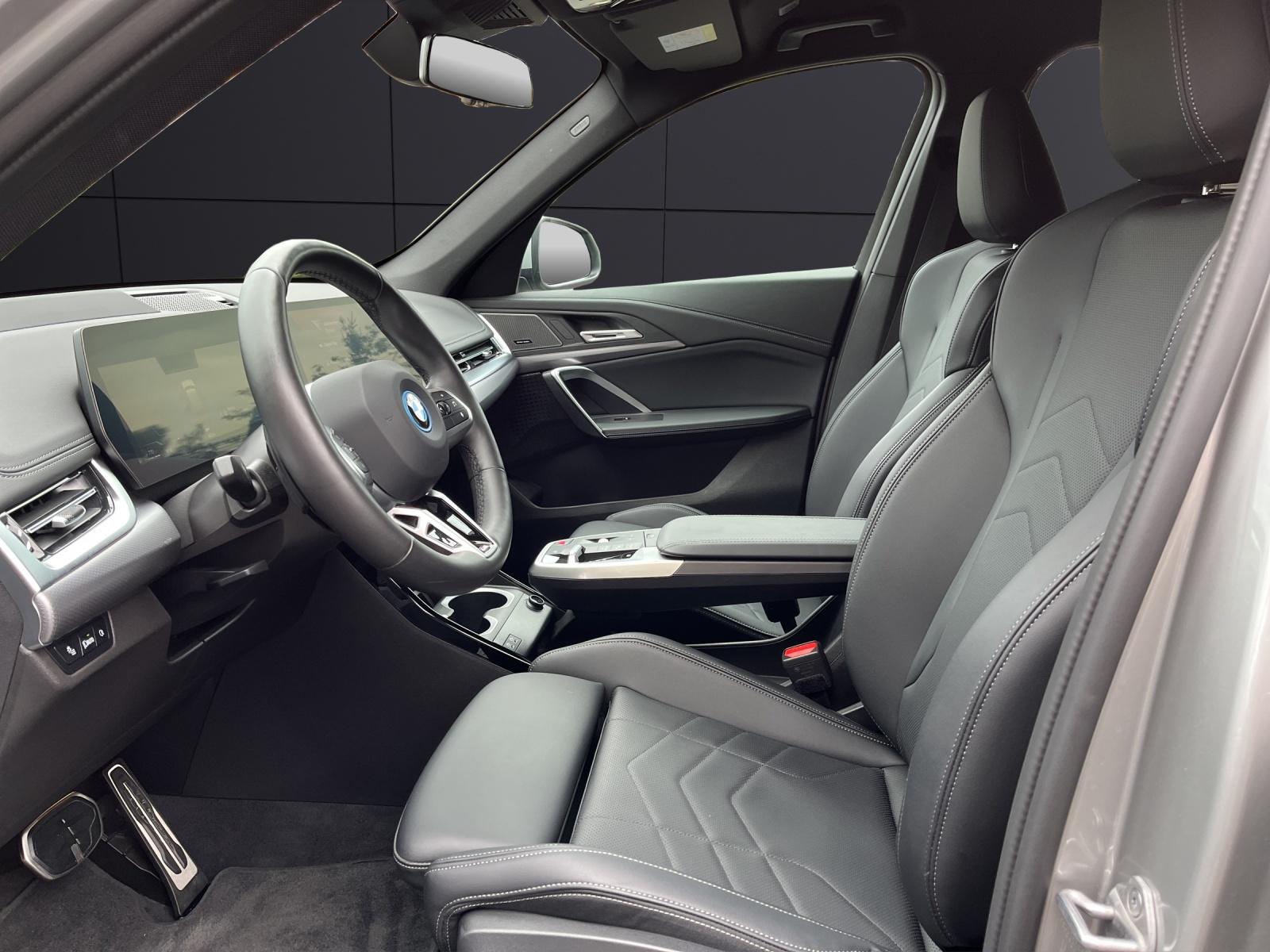 BMW X1 30e xDrive paddles-showroom-element-1