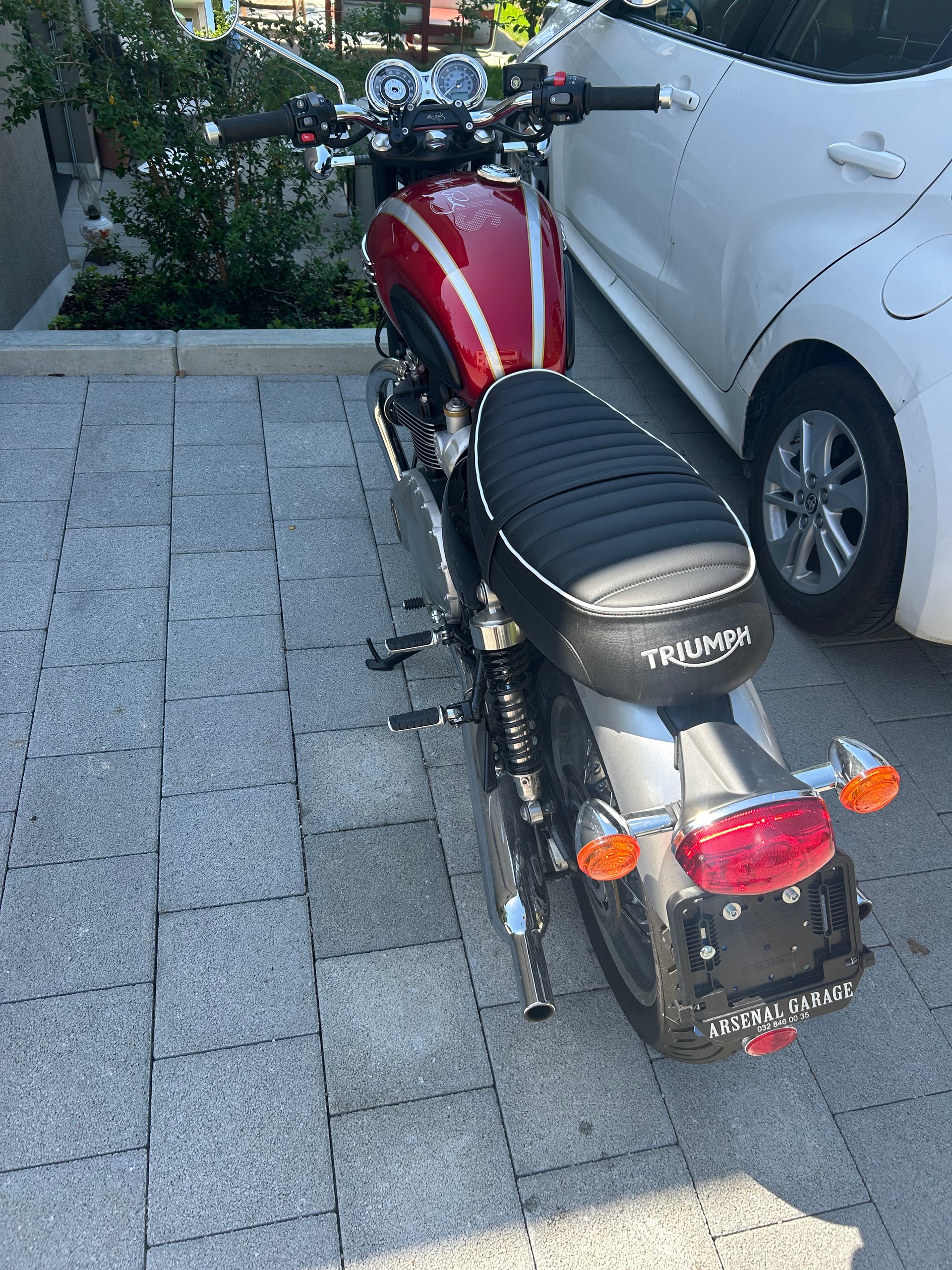 TRIUMPH Bonneville T120-image-1