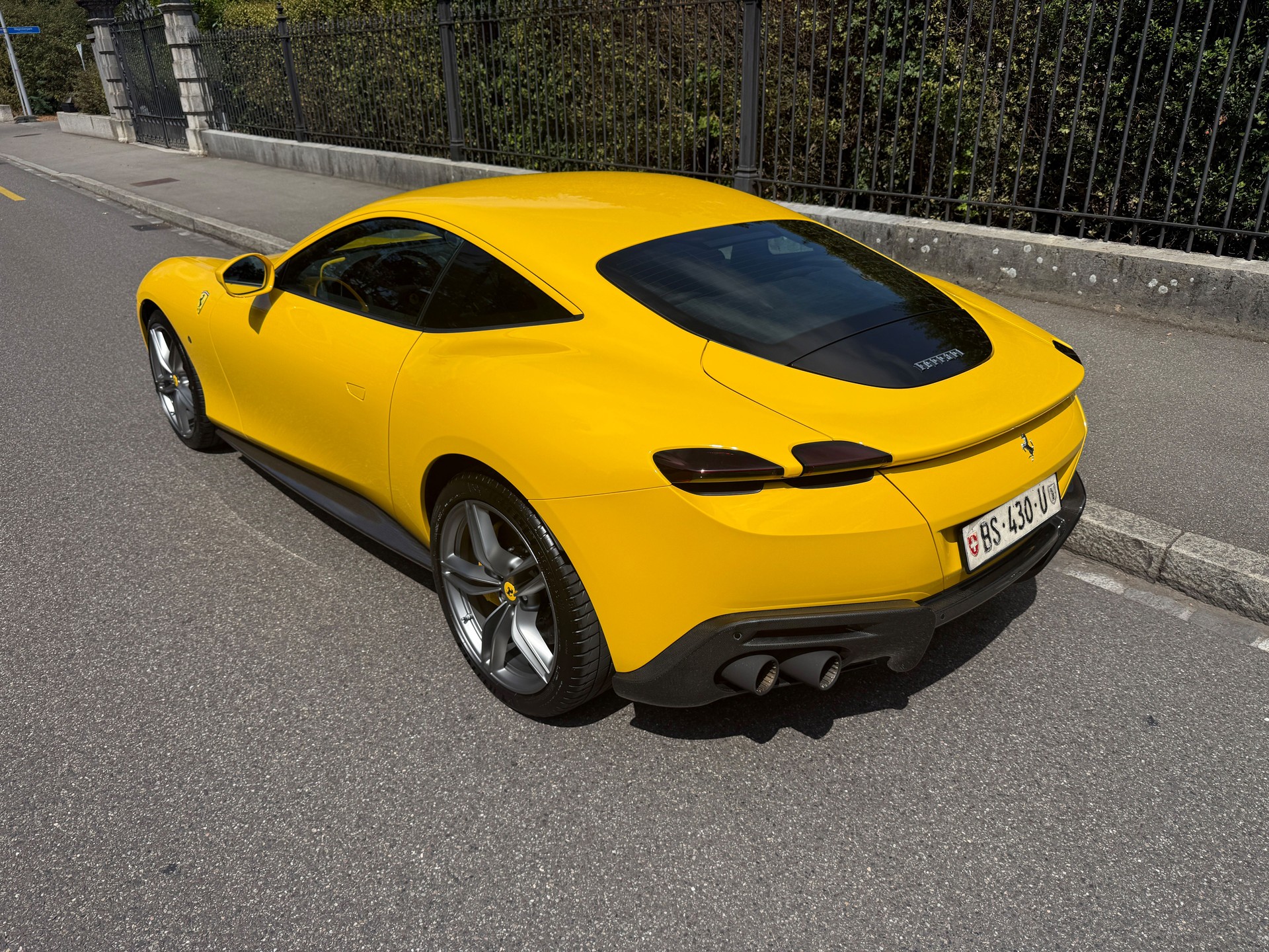 FERRARI Roma 3.9 V8 T-showroom-element-1