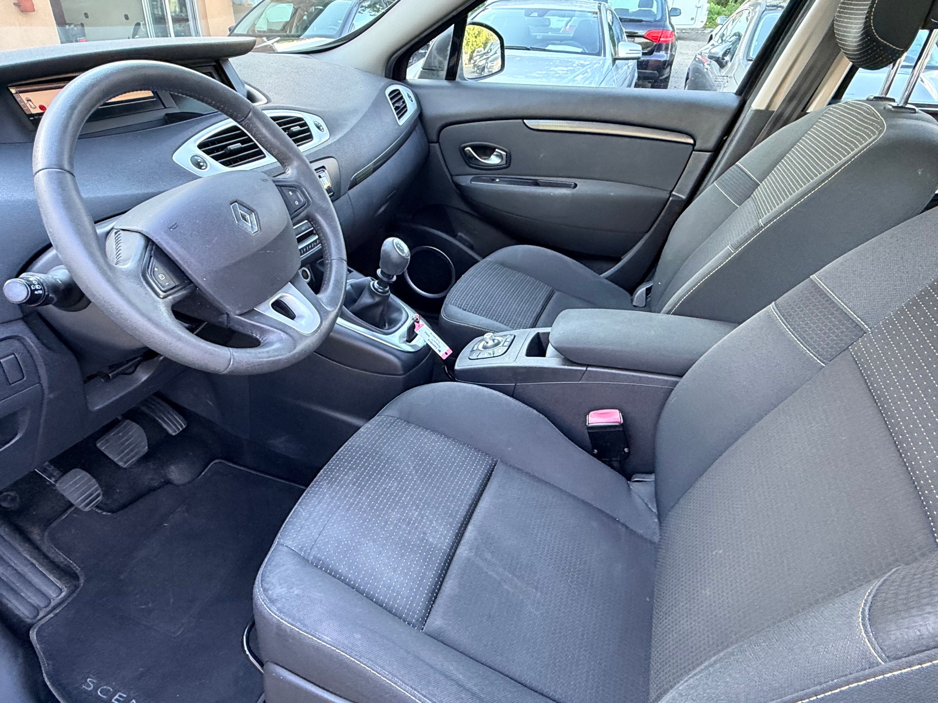 RENAULT Grand Scénic 1.9 dCi Dynamique 7 Plätze-image-14
