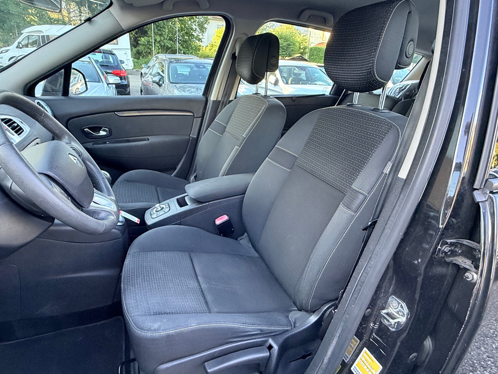 RENAULT Grand Scénic 1.9 dCi Dynamique 7 Plätze-image-18