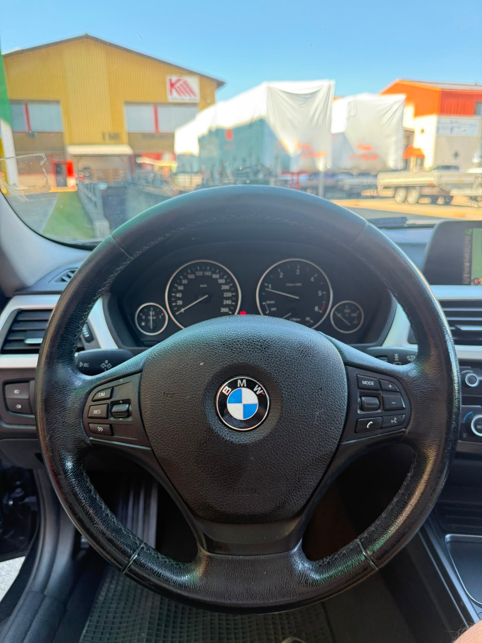 BMW 318d Touring Steptronic-image-12