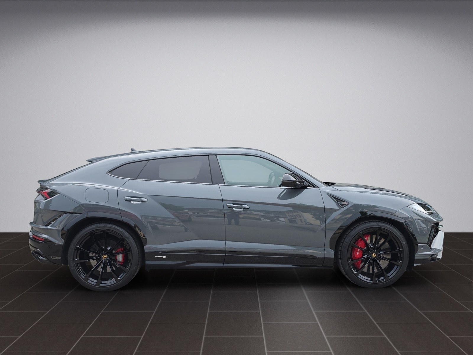 LAMBORGHINI Urus S-showroom-element-1