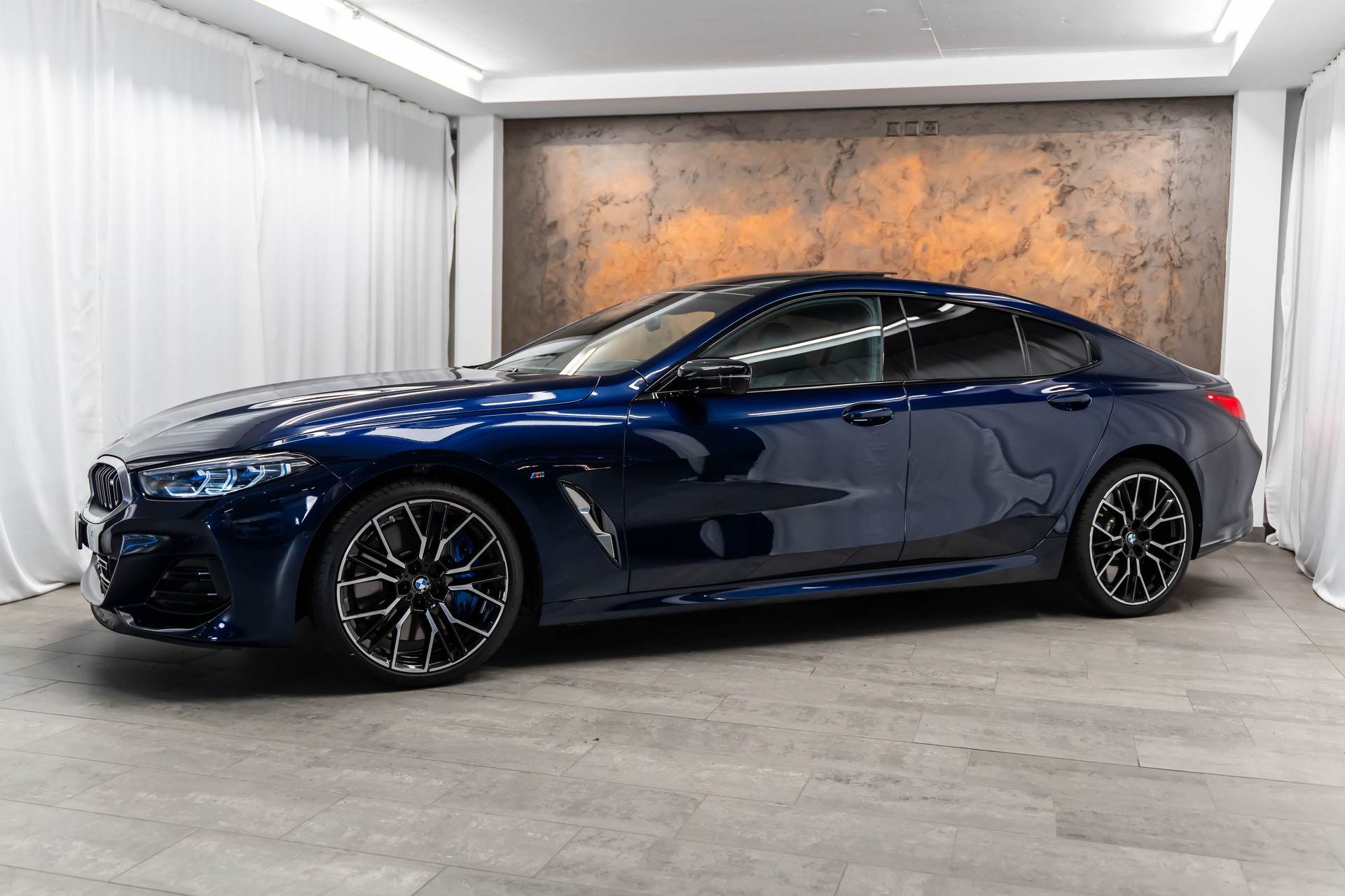 BMW M850i xDrive Gran Coupé Steptronic *Facelift*Panorama*Iconic Glow*360°*-showroom-element-1