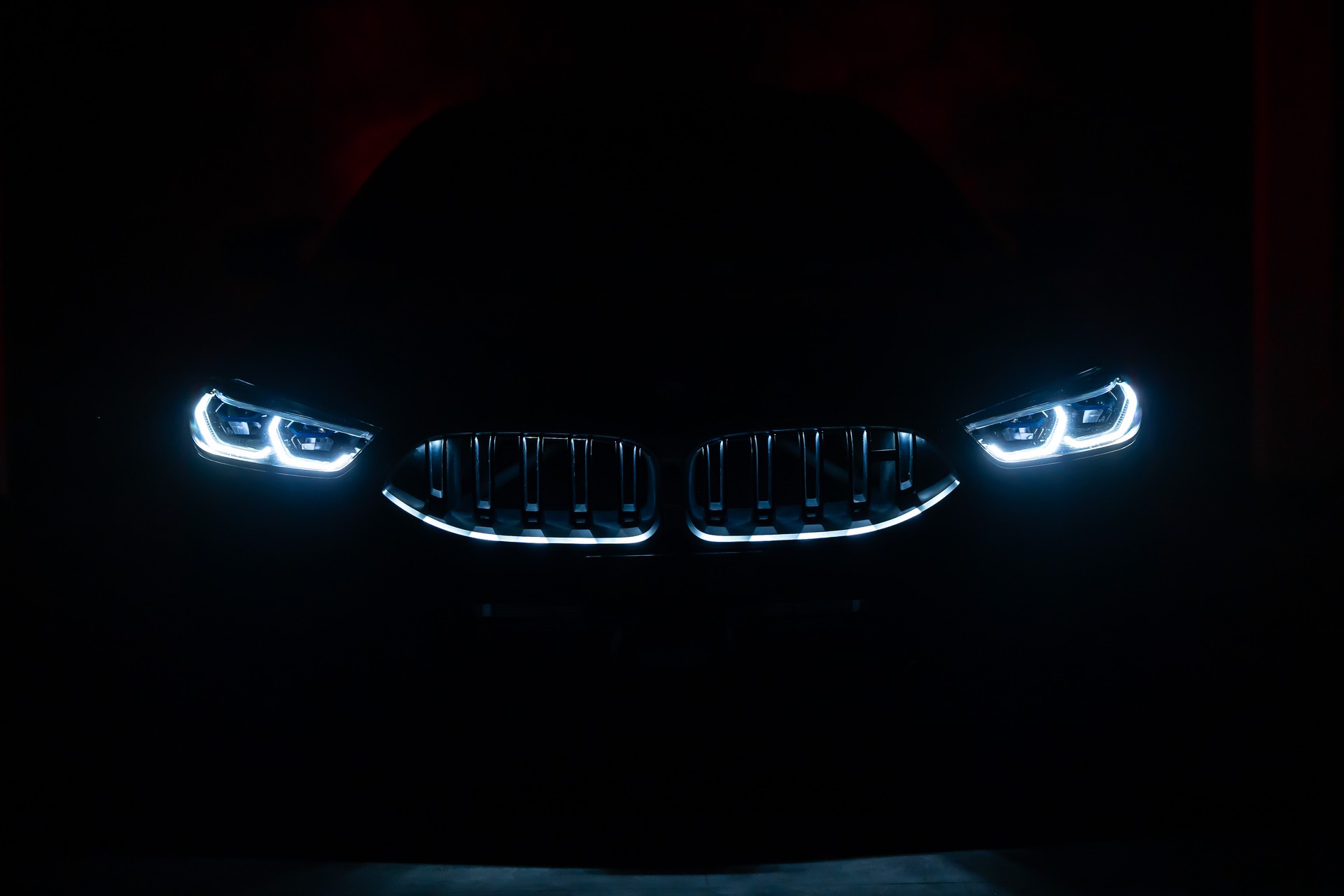 BMW M850i xDrive Gran Coupé Steptronic *Facelift*Panorama*Iconic Glow*360°*-image-4