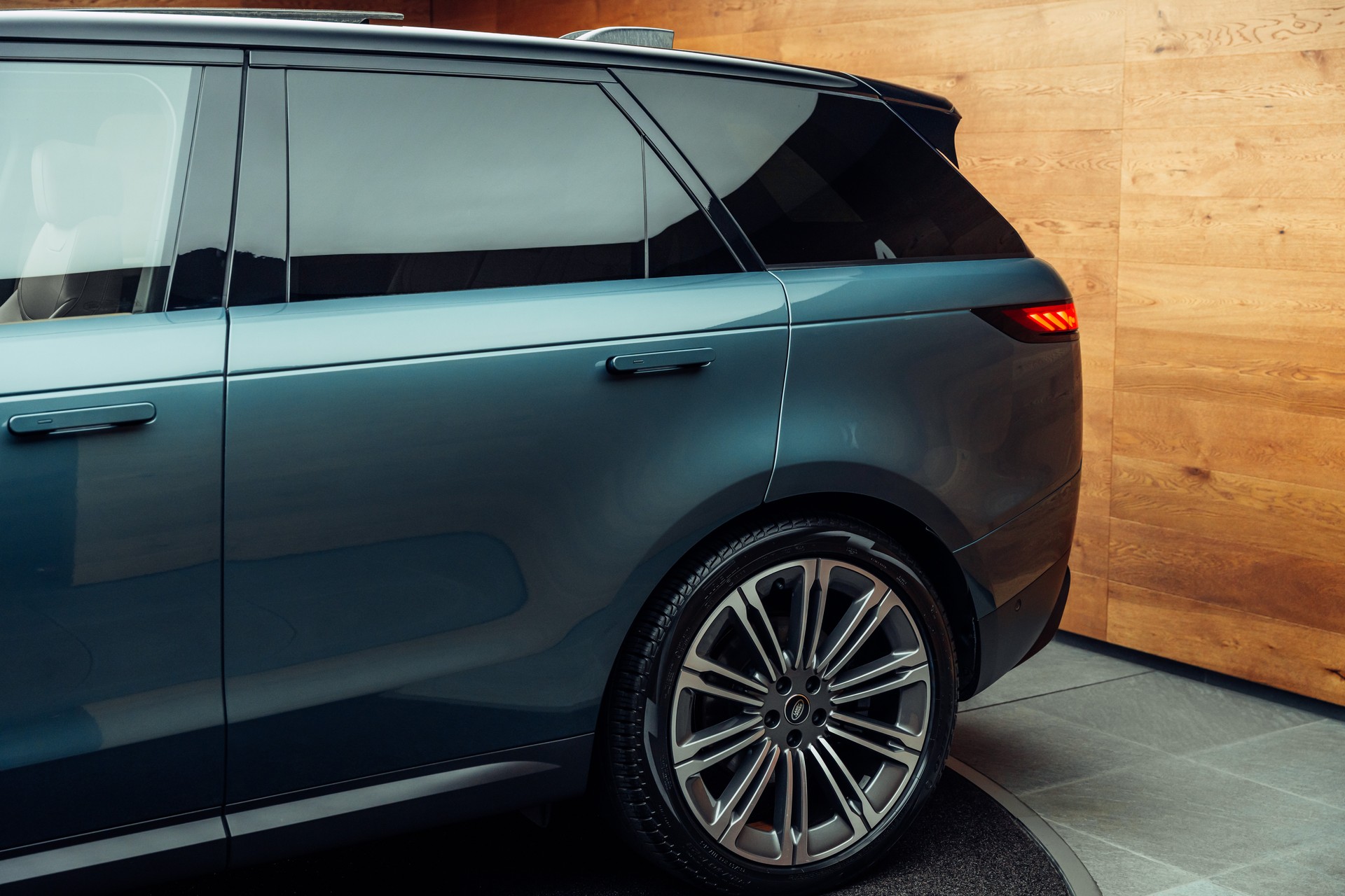 LAND ROVER Range Rover Sport D300 3.0 TD6 MHEV Dynamic SE Automatic Giola Green-image-21