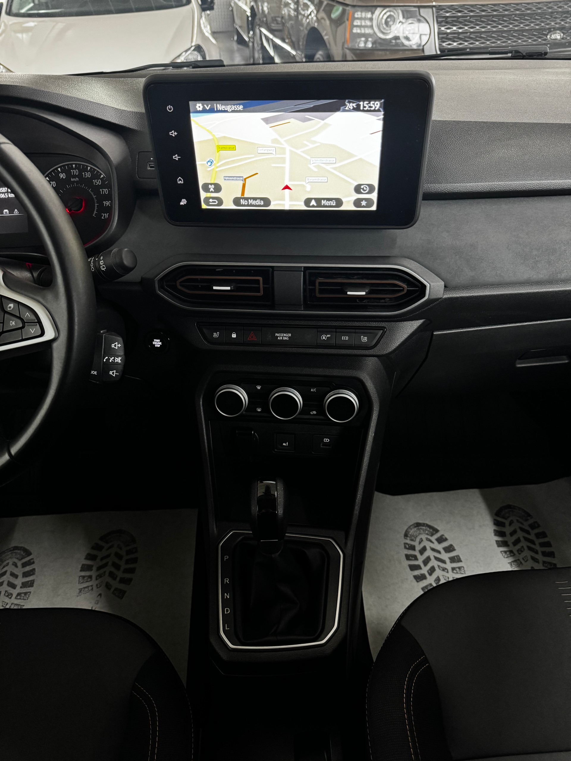 DACIA Sandero Stepway TCe 90 Comfort CVT-image-15