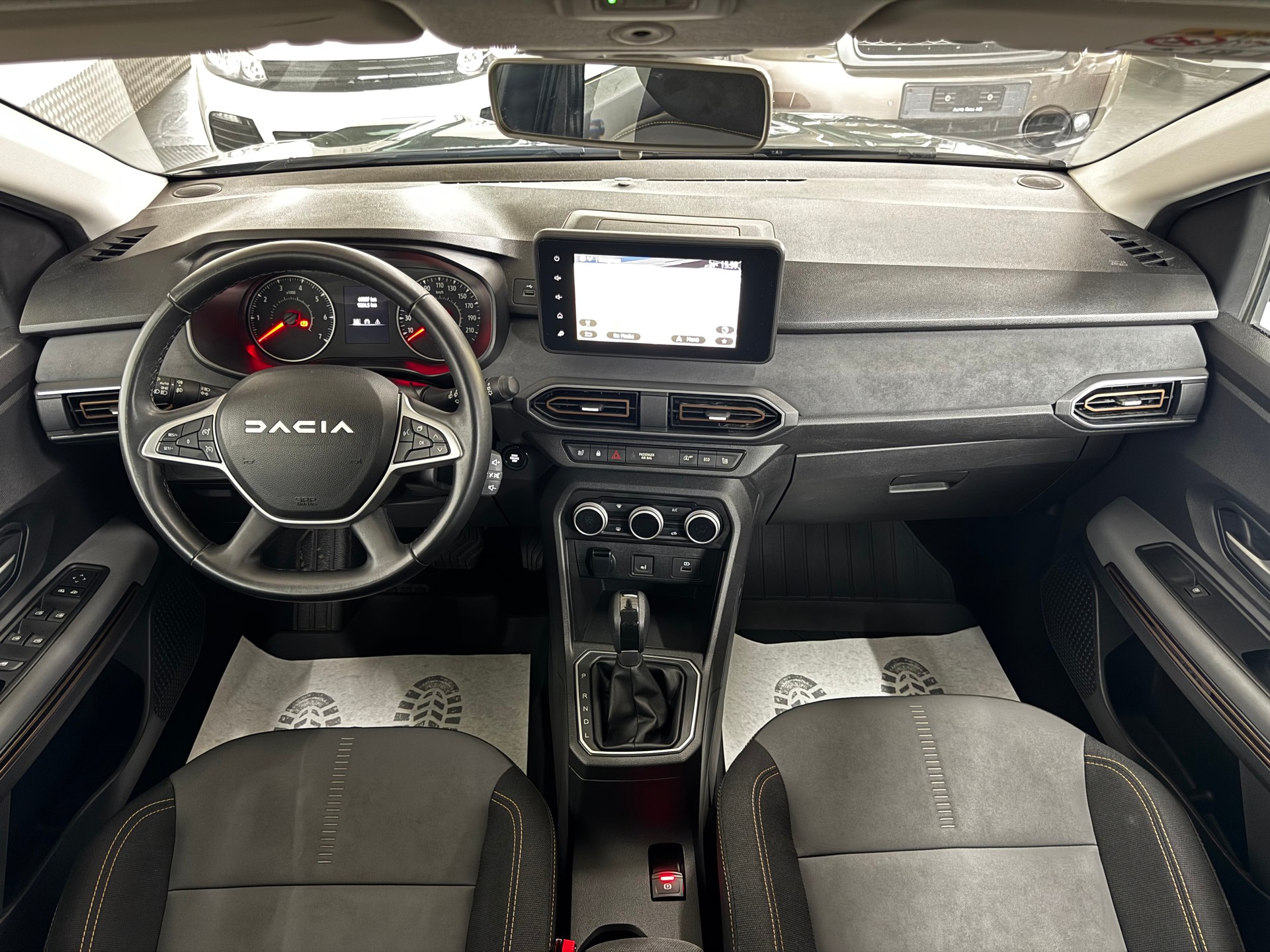 DACIA Sandero Stepway TCe 90 Comfort CVT-image-14