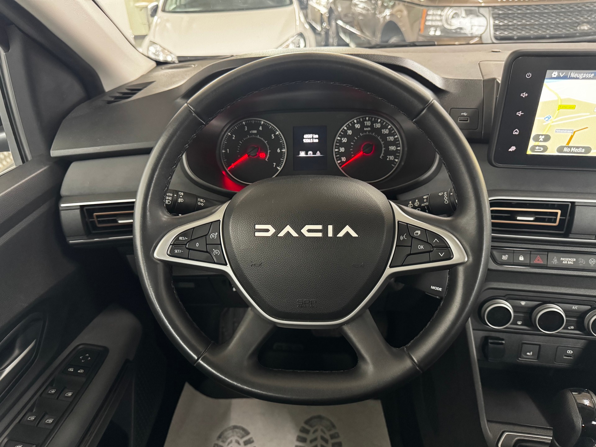 DACIA Sandero Stepway TCe 90 Comfort CVT-image-16