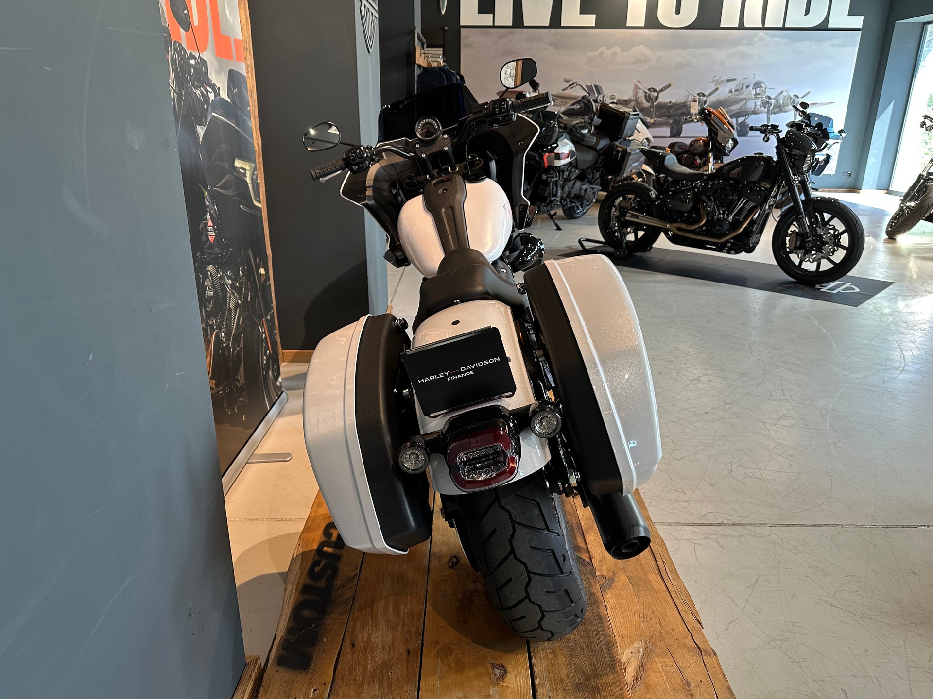 HARLEY-DAVIDSON FXLRST Low Rider ST 117ci-image-10