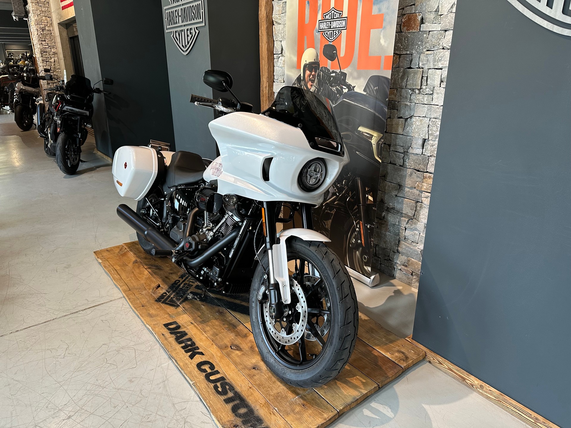 HARLEY-DAVIDSON FXLRST Low Rider ST 117ci-image-1