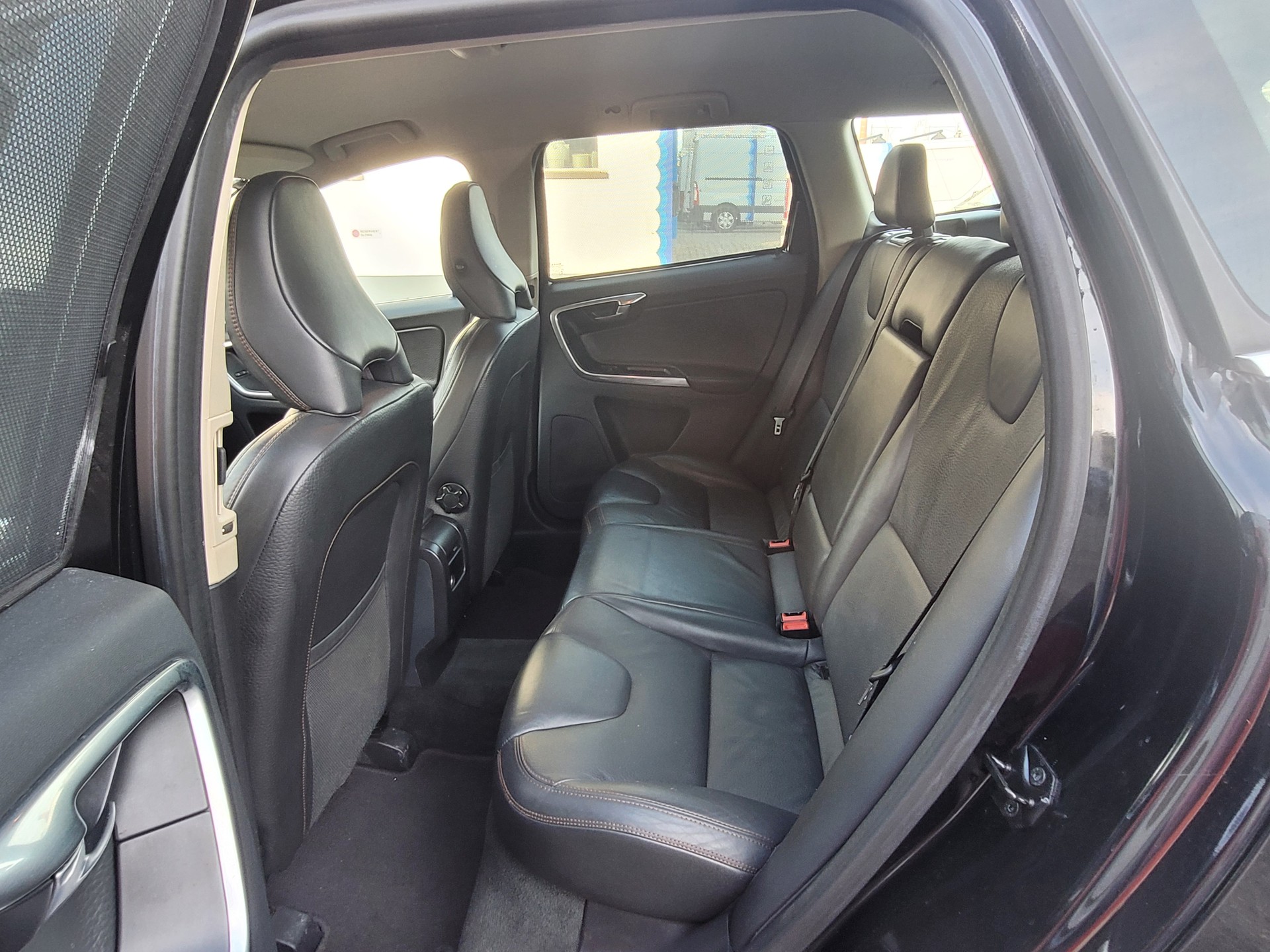 VOLVO XC60 D5 AWD Momentum Geartronic-image-13