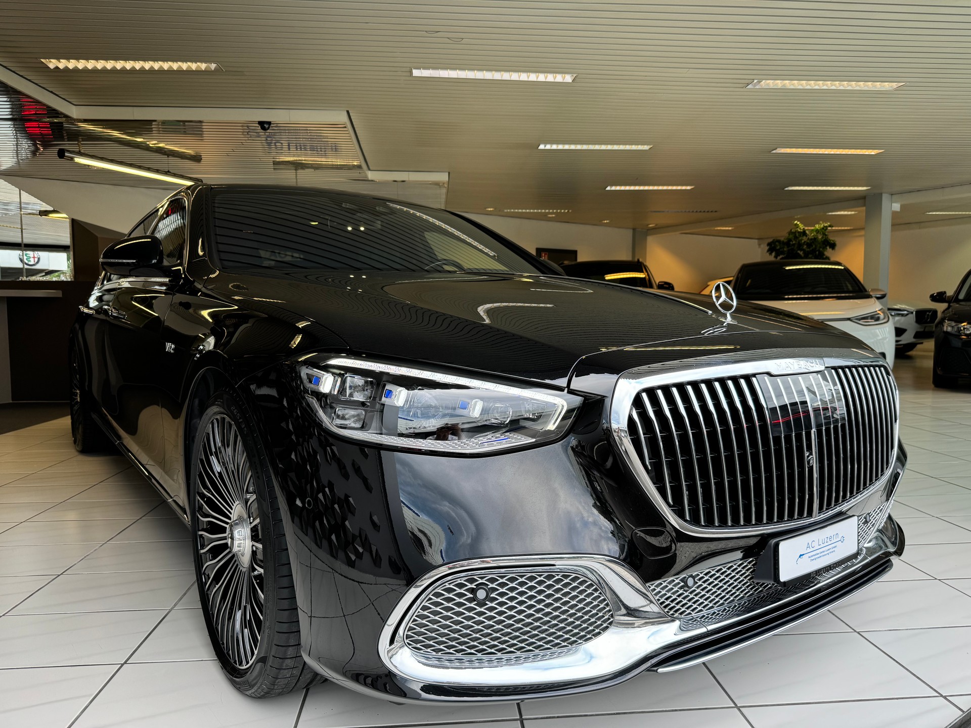 MERCEDES-BENZ Maybach 4-Matic 9G-Tronic Frist Class Fond-showroom-element-3