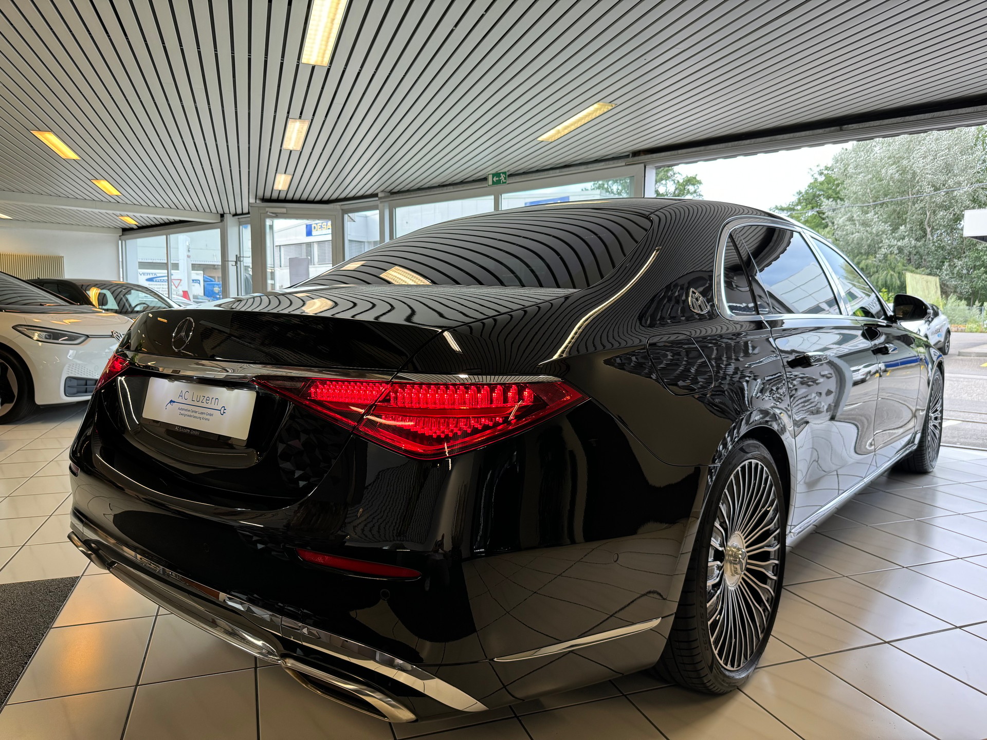 MERCEDES-BENZ Maybach 4-Matic 9G-Tronic Frist Class Fond-showroom-element-2