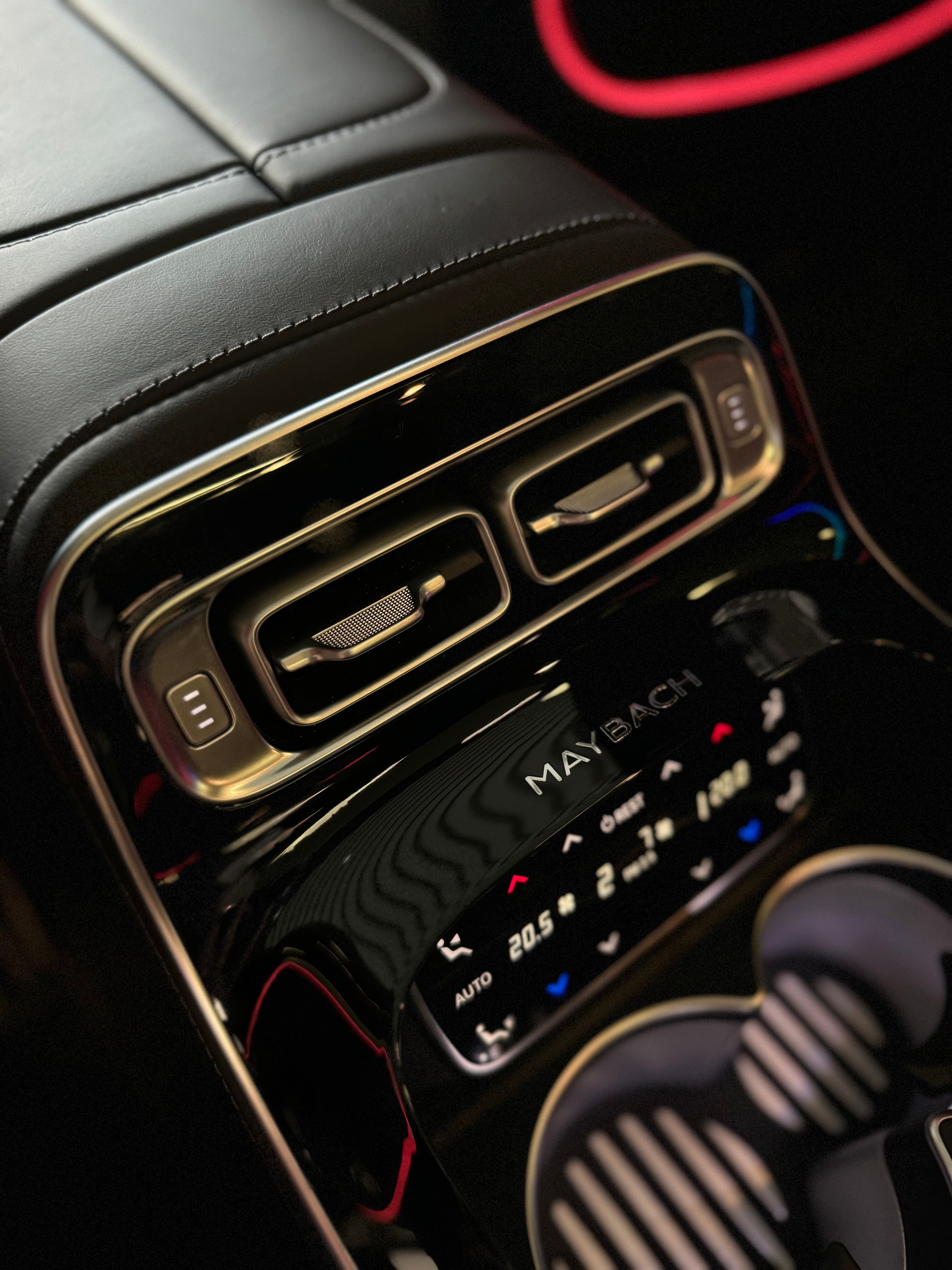 MERCEDES-BENZ Maybach 4-Matic 9G-Tronic Frist Class Fond-image-25