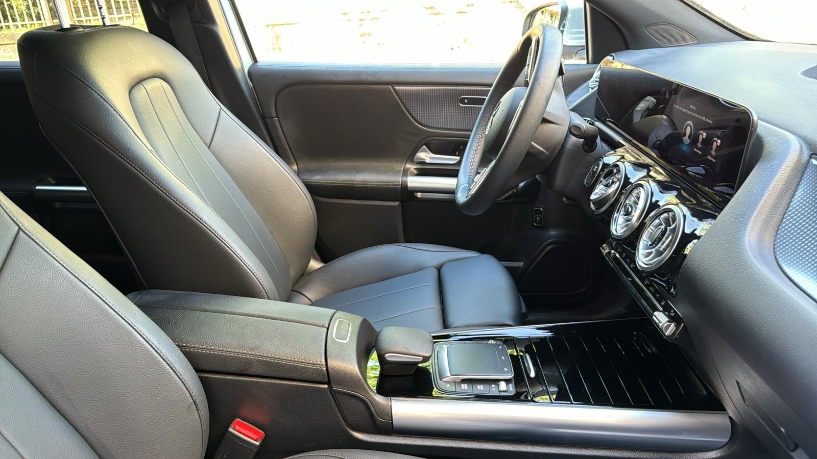 MERCEDES-BENZ EQA 250-image-3
