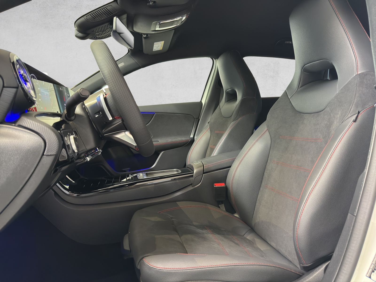 MERCEDES-BENZ A 250 4Matic 8G-DCT-image-6