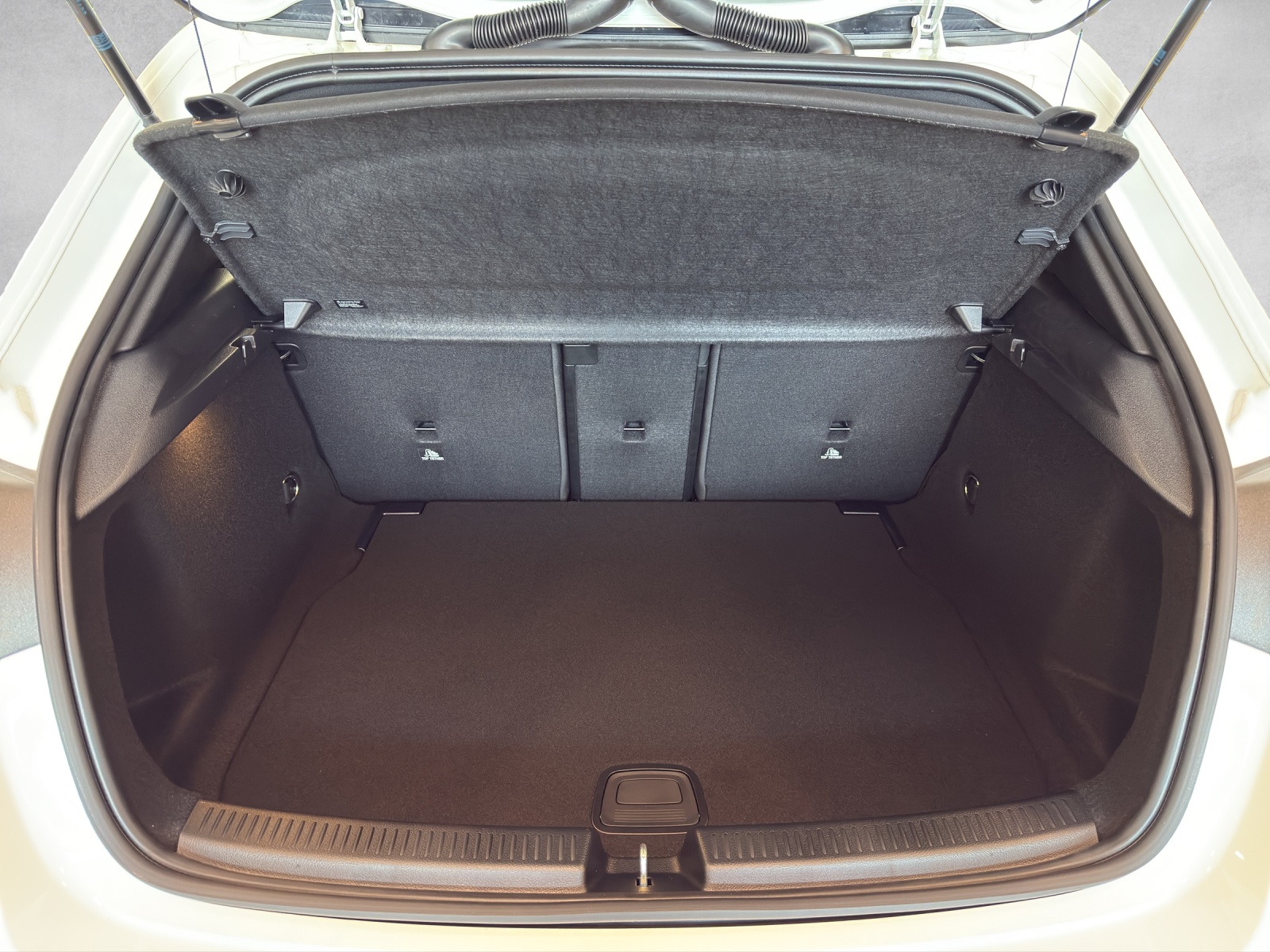MERCEDES-BENZ A 250 4Matic 8G-DCT-image-13