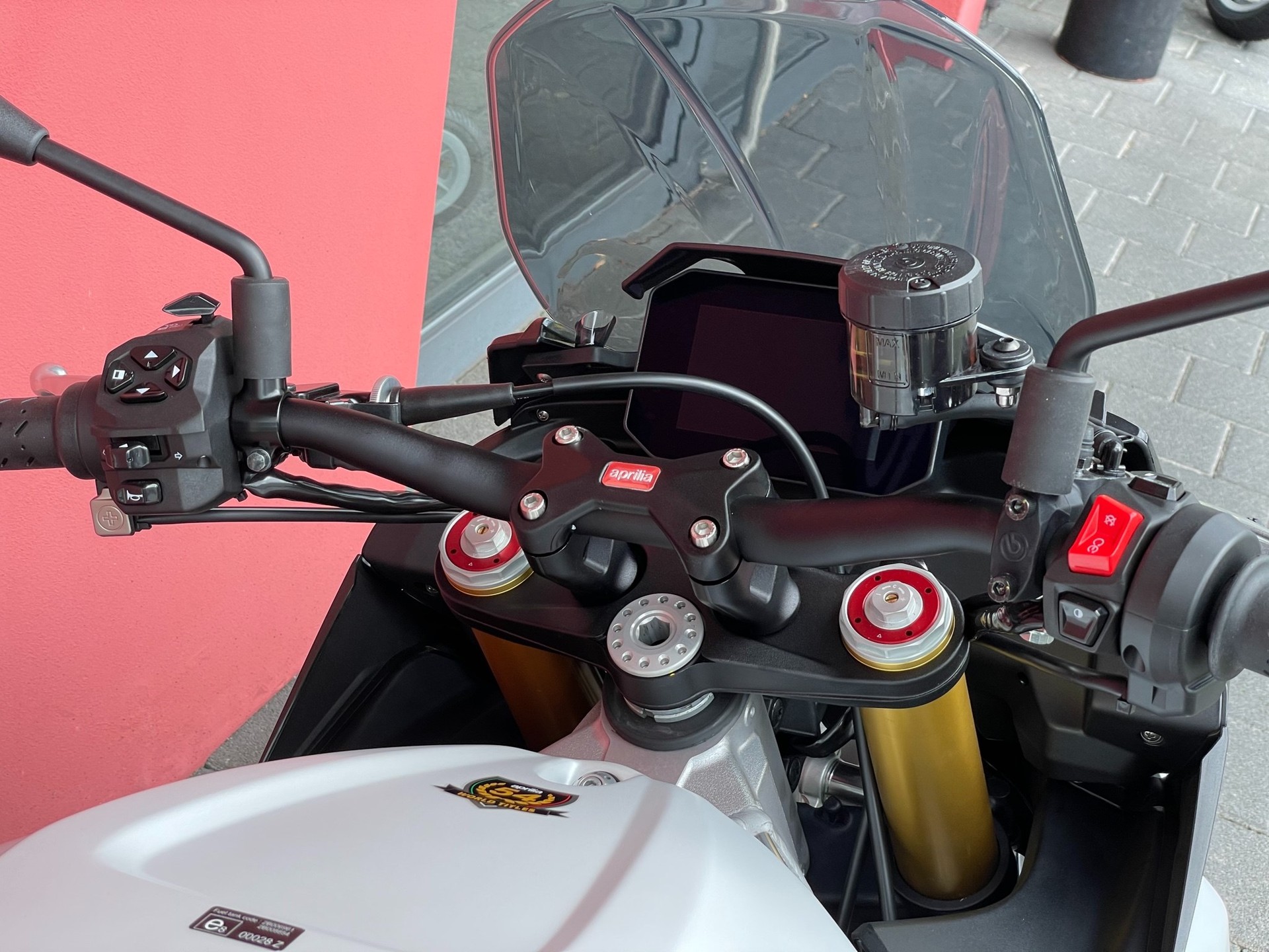 APRILIA Tuono V4 1100-image-9