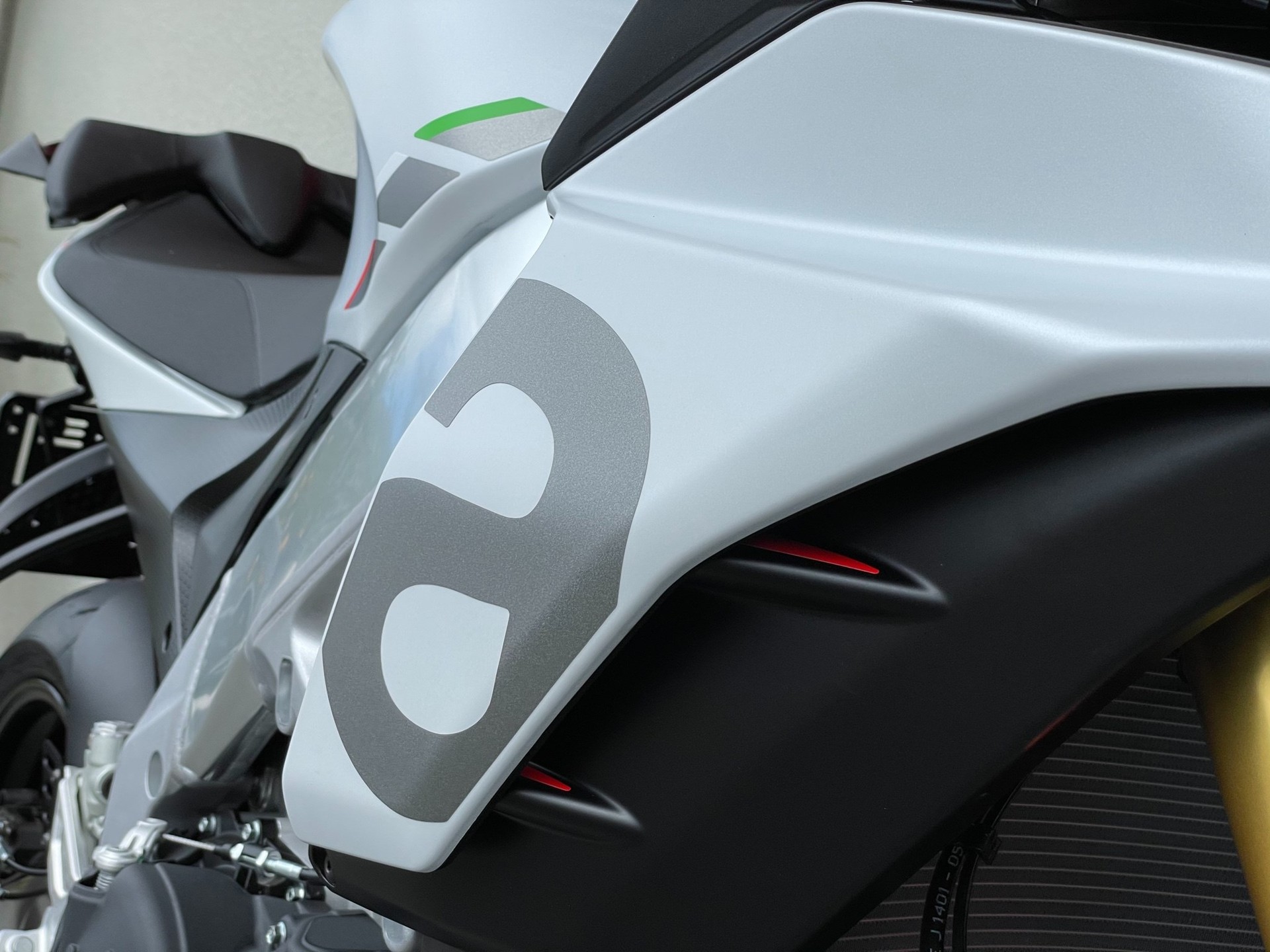 APRILIA Tuono V4 1100-image-14