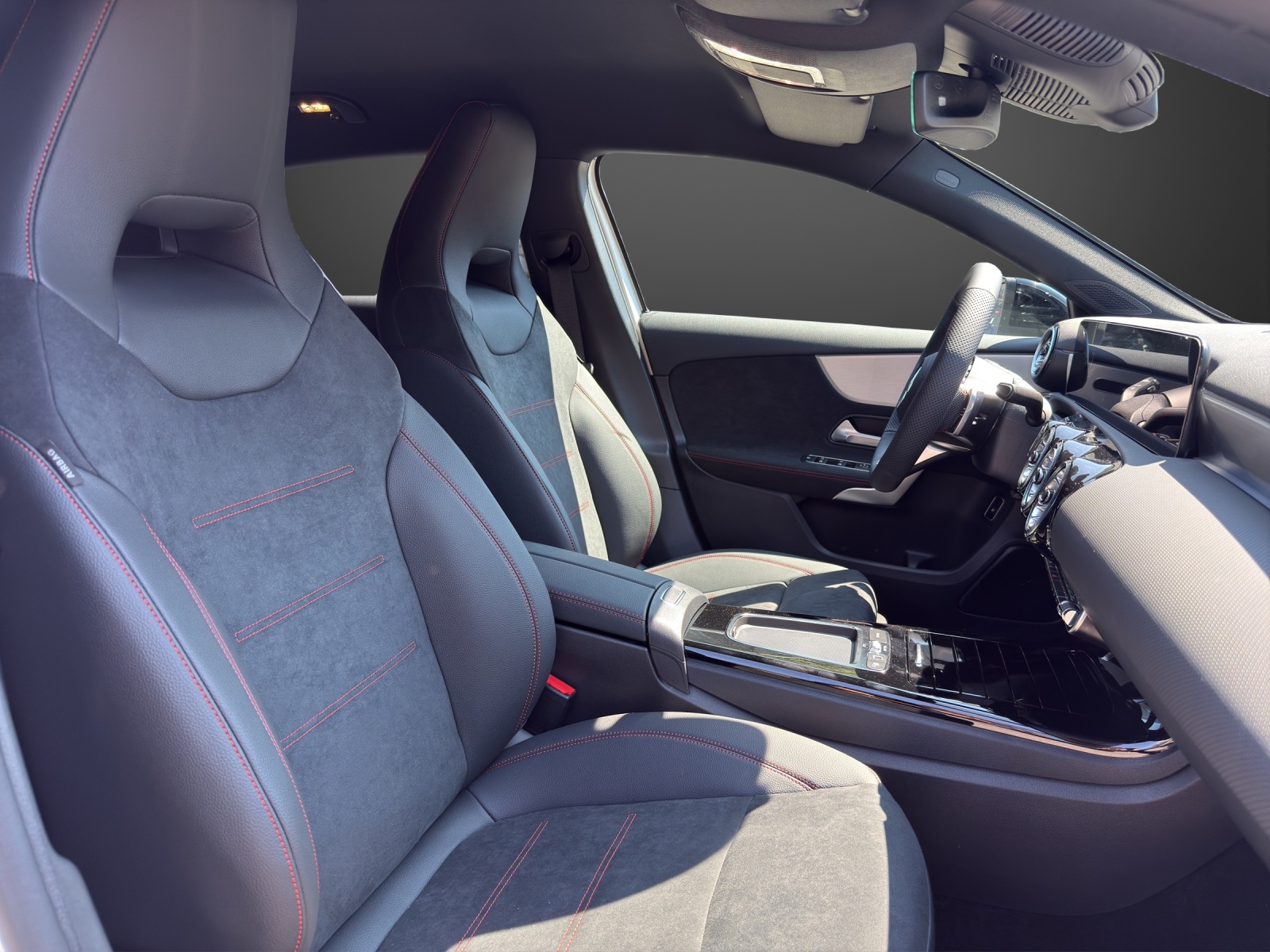 MERCEDES-BENZ A 250 e EQ Star 8G-DCT-image-11