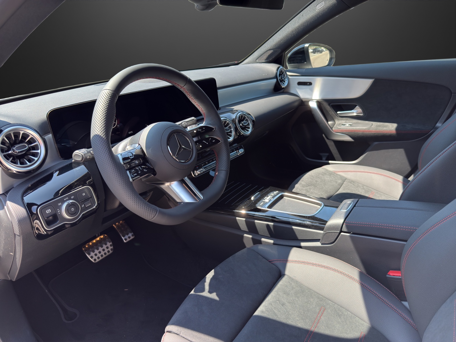 MERCEDES-BENZ A 250 e EQ Star 8G-DCT-image-9