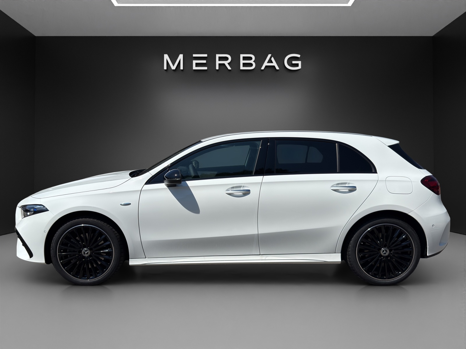MERCEDES-BENZ A 250 e EQ Star 8G-DCT-image-1