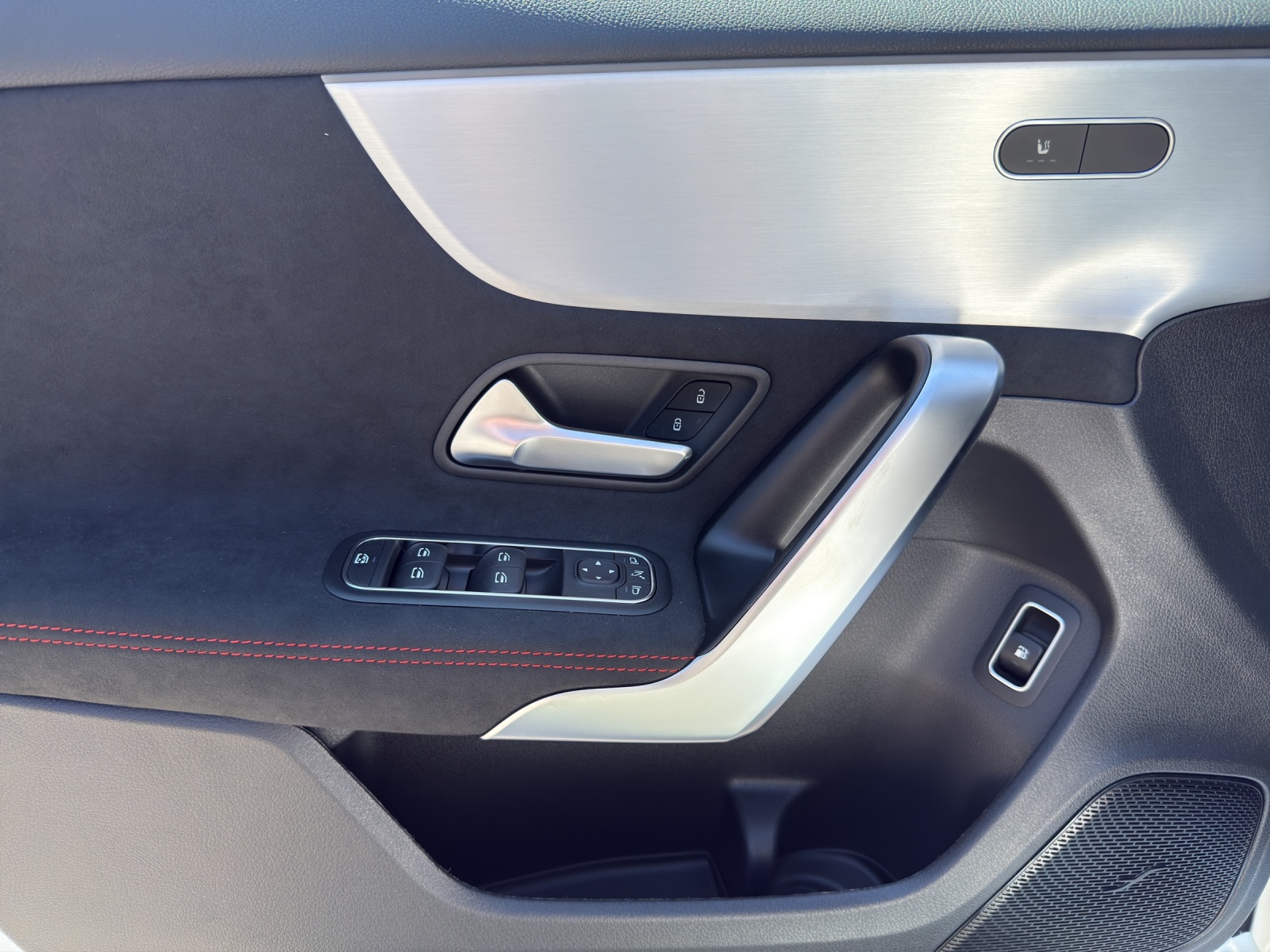 MERCEDES-BENZ A 250 e EQ Star 8G-DCT-image-12