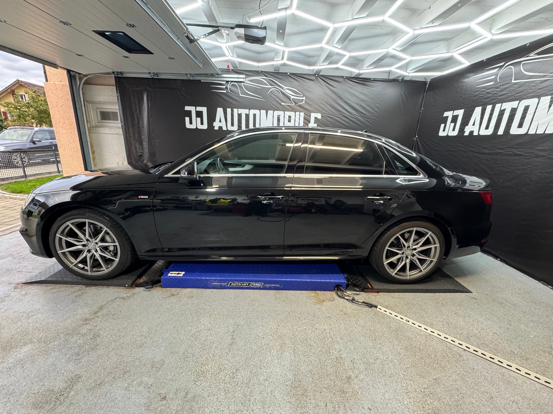 AUDI A4 3.0 TDI Sport quattro tiptronic-image-2