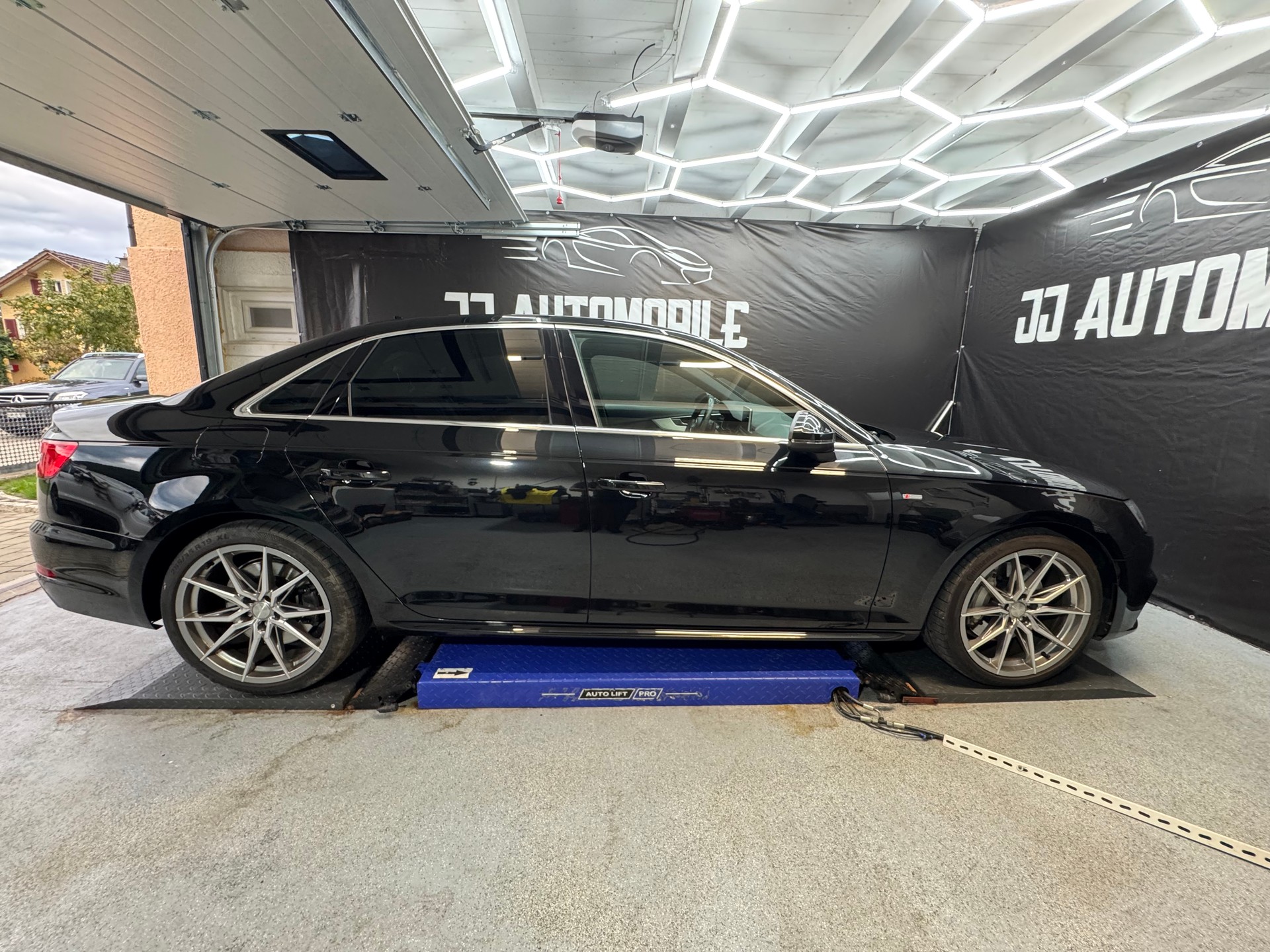 AUDI A4 3.0 TDI Sport quattro tiptronic-image-5