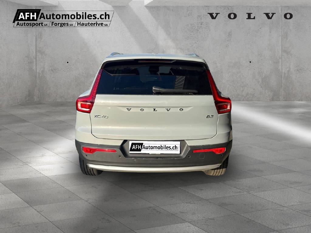 VOLVO XC40 2.0 B3 MH Core-showroom-element-3