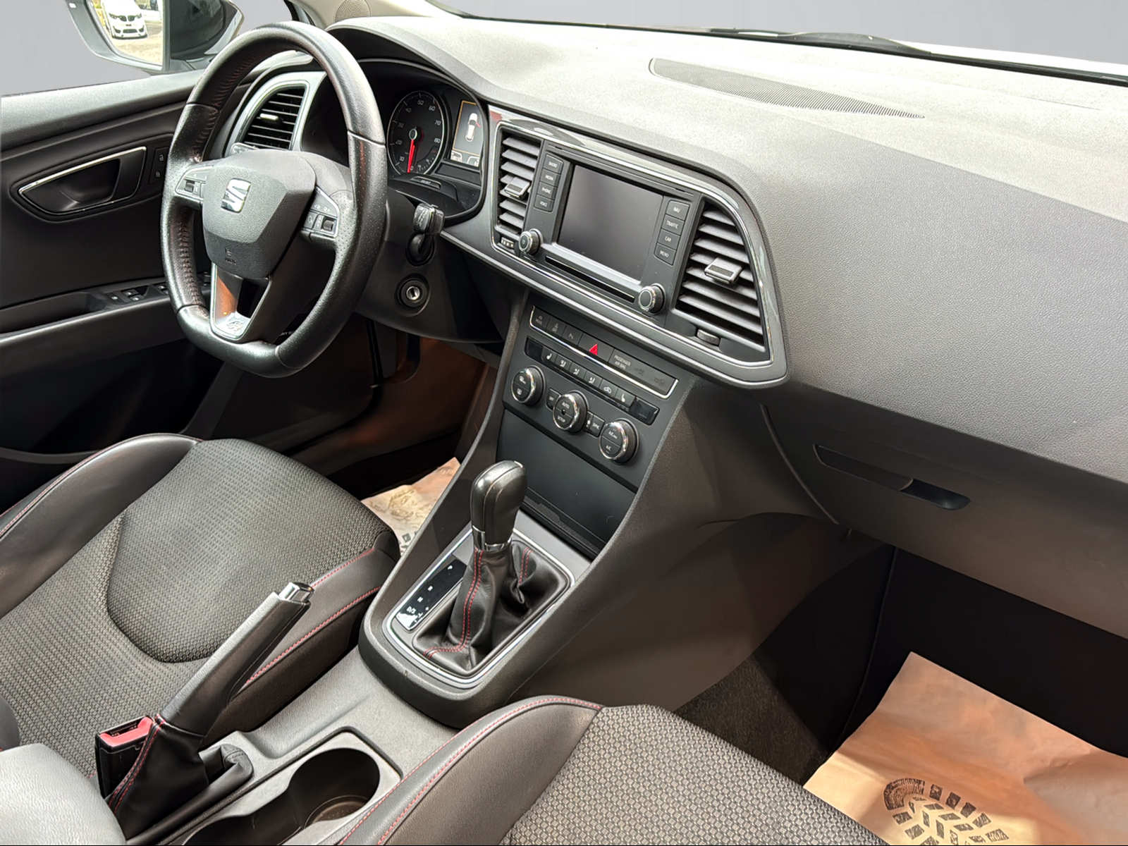 SEAT Leon 1.8 TSI FR DSG-image-8
