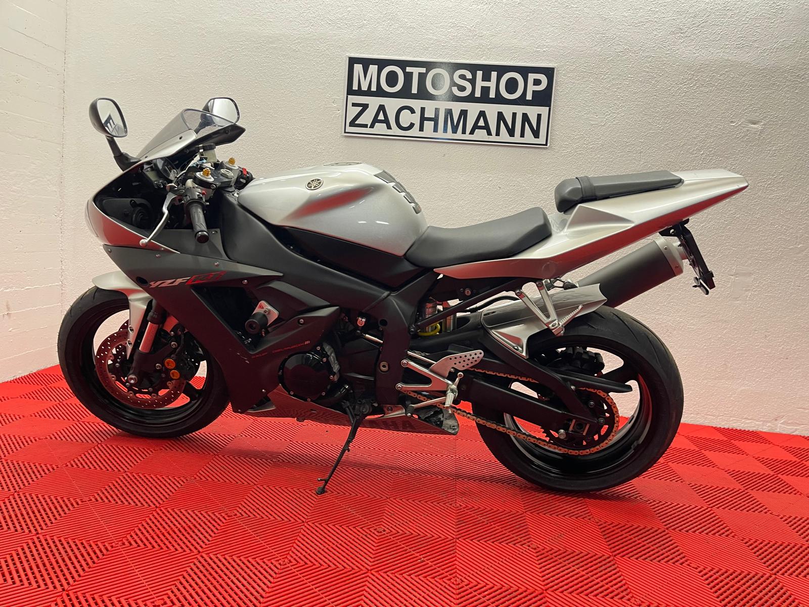 YAMAHA YZF-R1-image-1