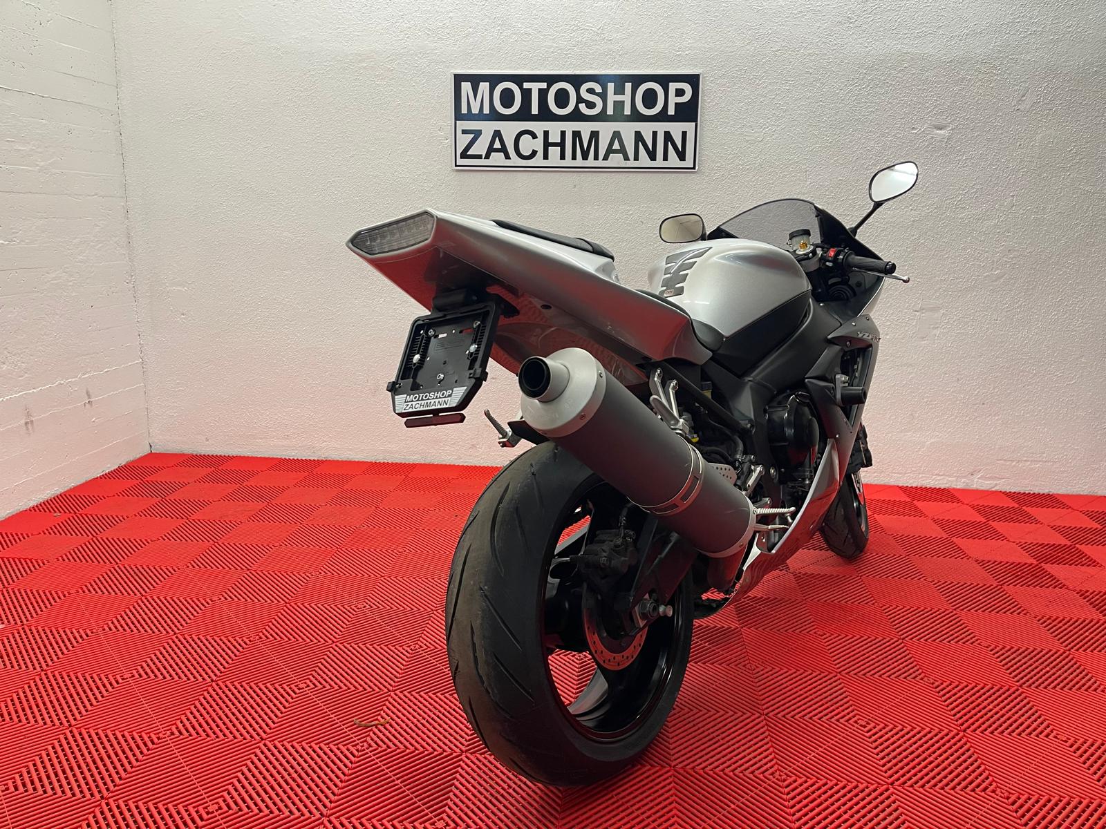 YAMAHA YZF-R1-image-4
