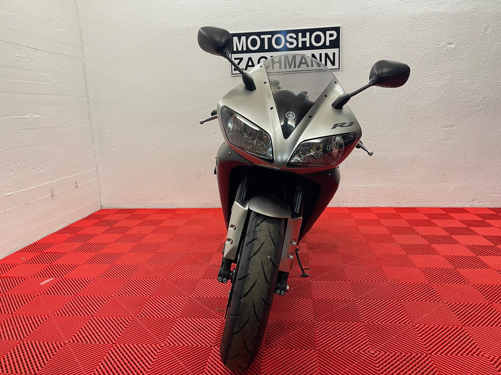 YAMAHA YZF-R1-image-6