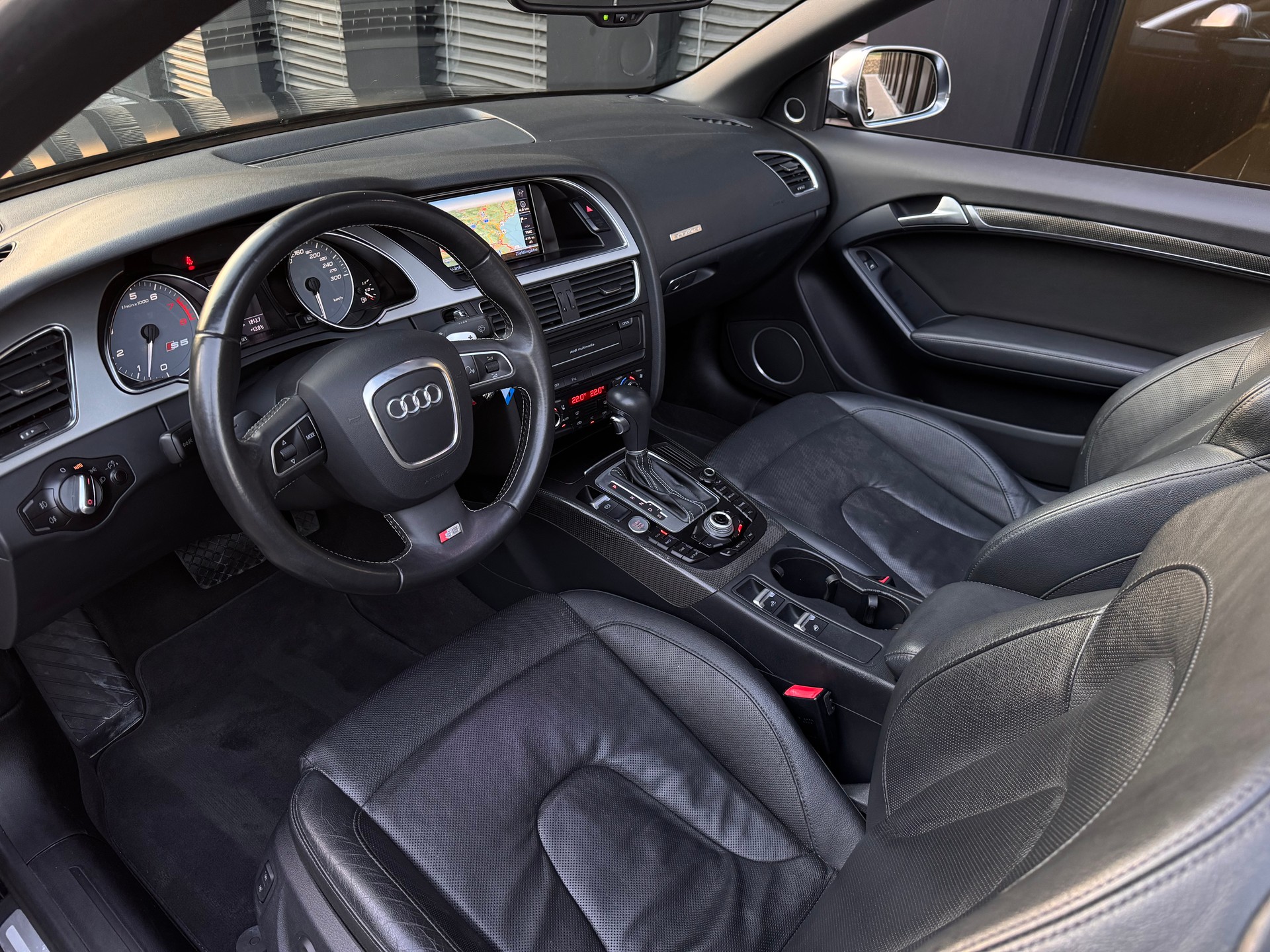 AUDI S5 Cabrio 3.0 TFSI quattro S-tronic-image-12