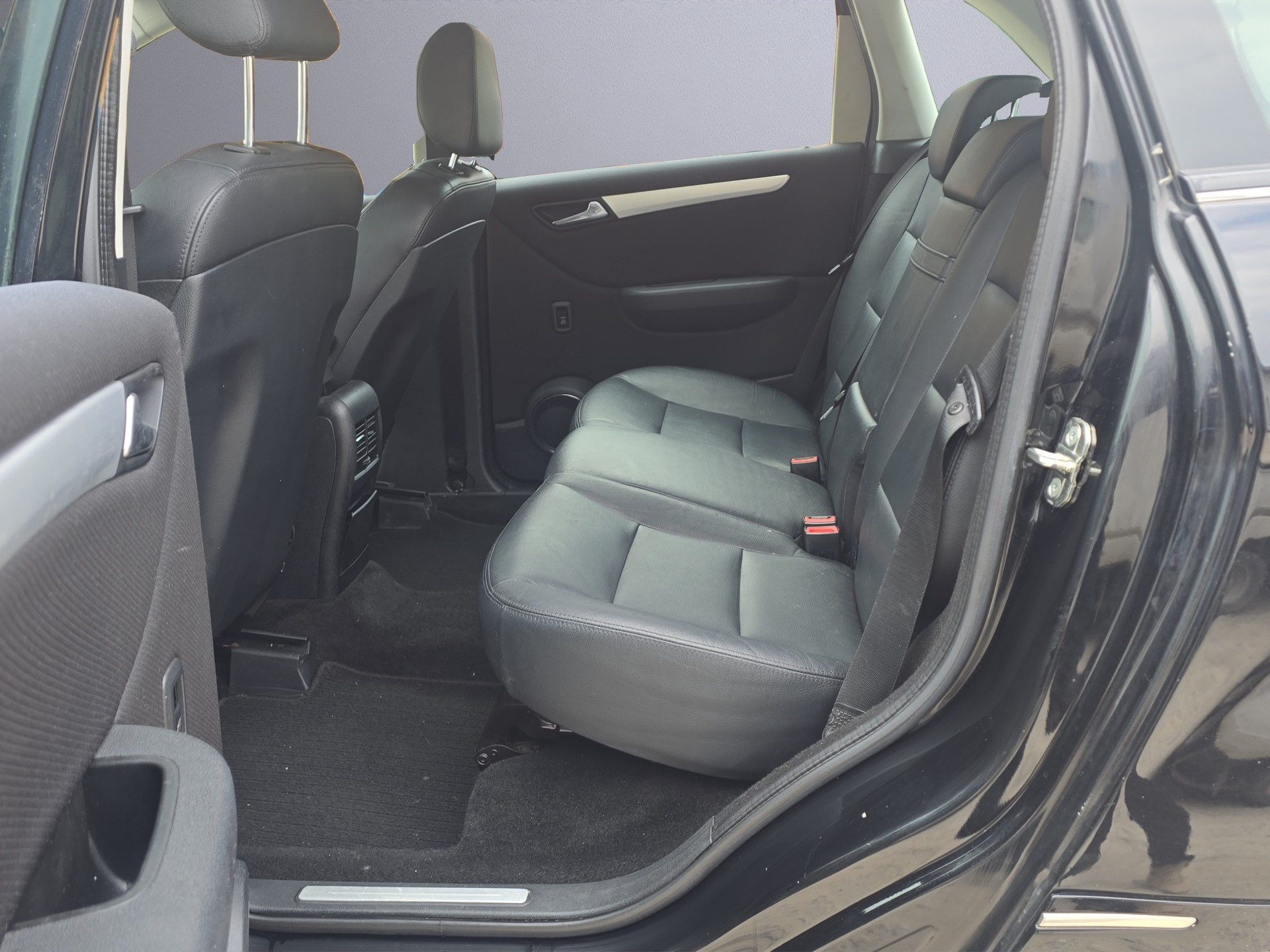 MERCEDES-BENZ B 200 T-image-13