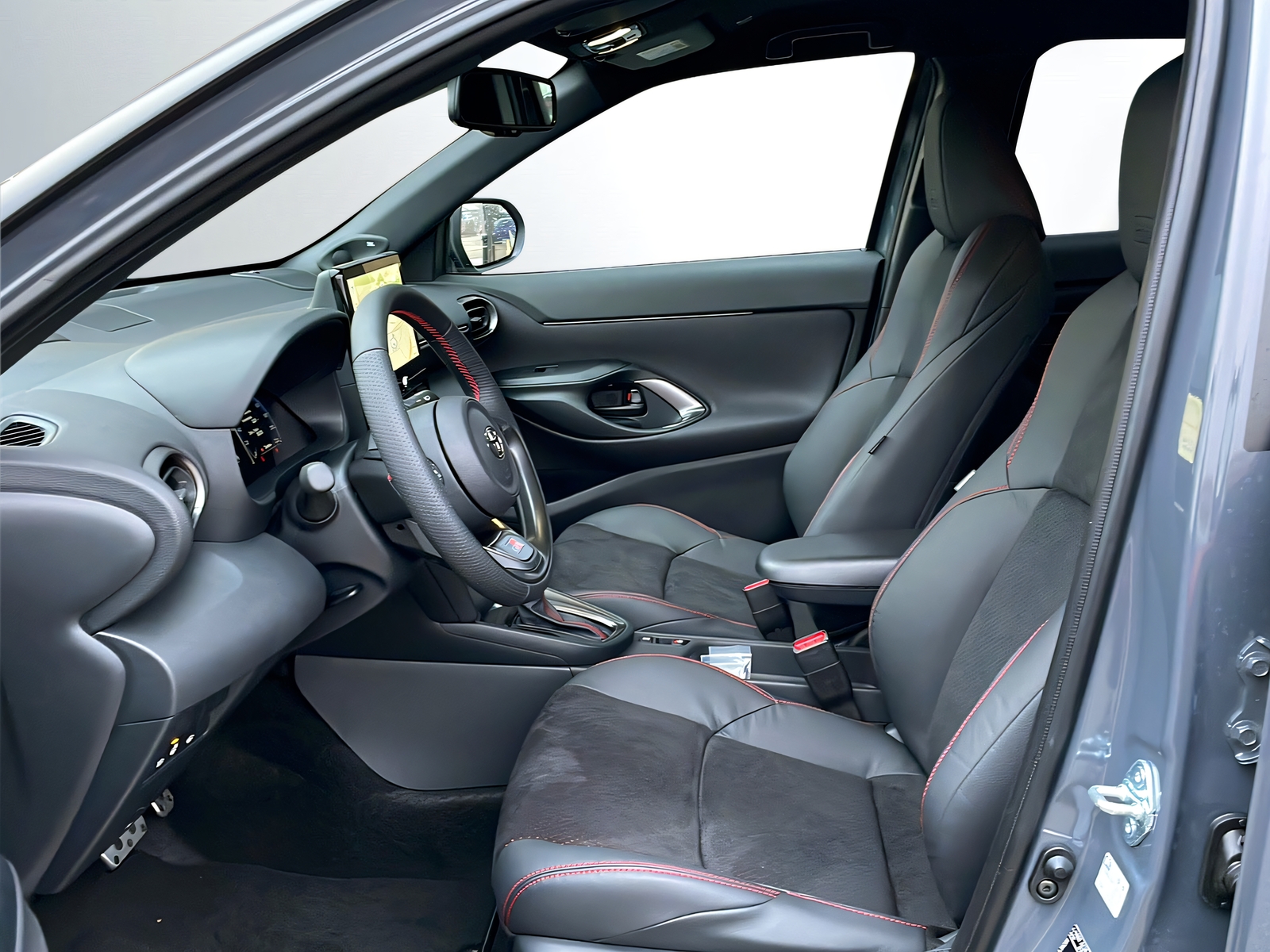 TOYOTA Yaris Cross 1.5 GR Sport e-CVT-showroom-element-3